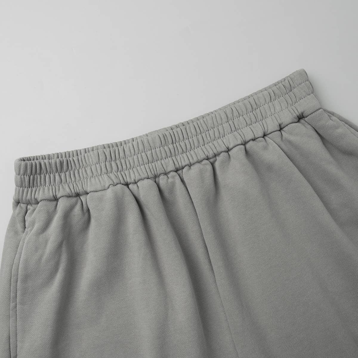 Loose and elastic waist five-inch sweatpants