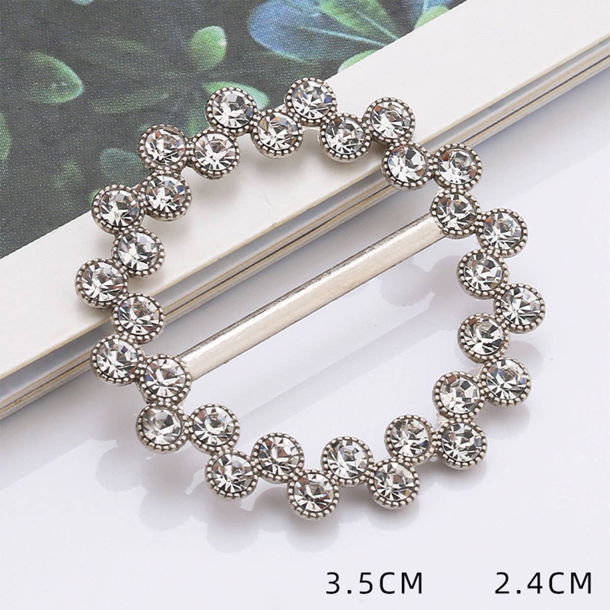 ROUND DIAMOND EDGE SCARF RING WITH NO UPKEEP