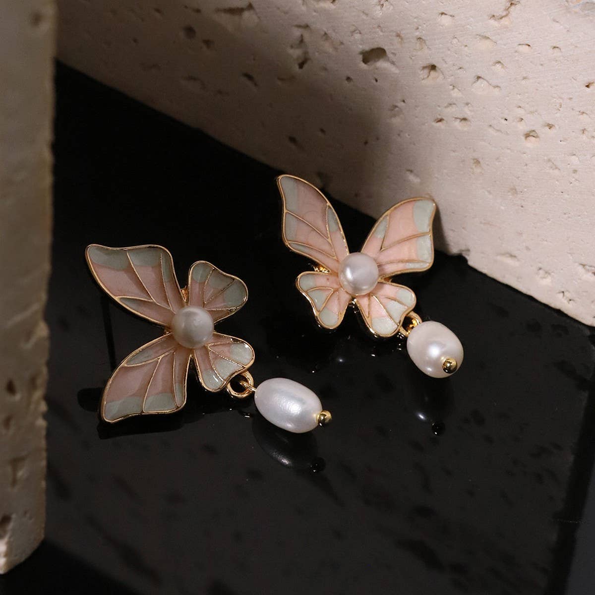 HIGH-END ARTISTIC RETRO BUTTERFLY PEARL EARRINGS