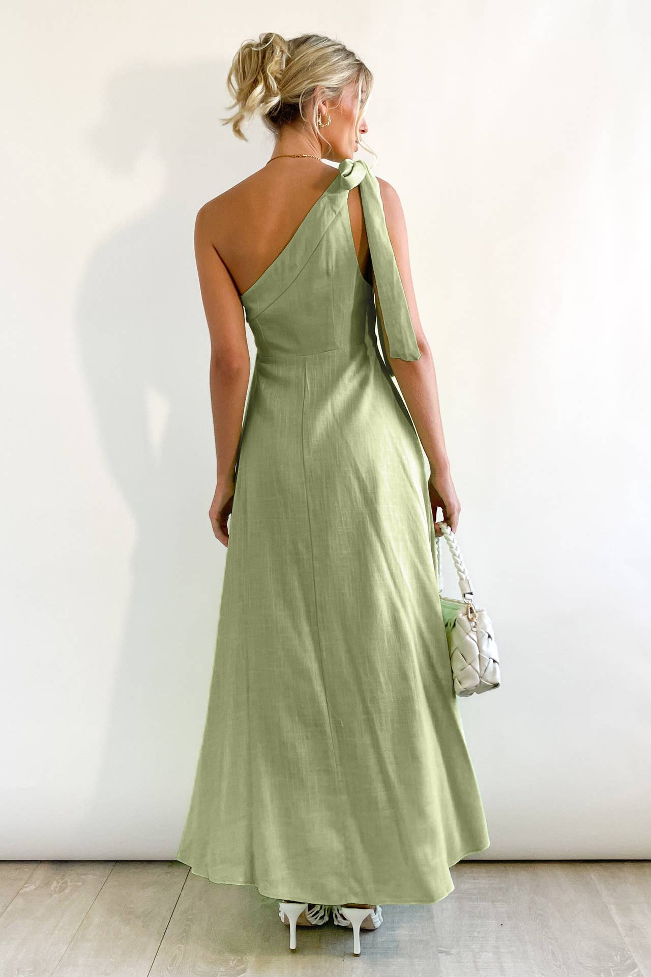 One-shoulder dress with sloping neck