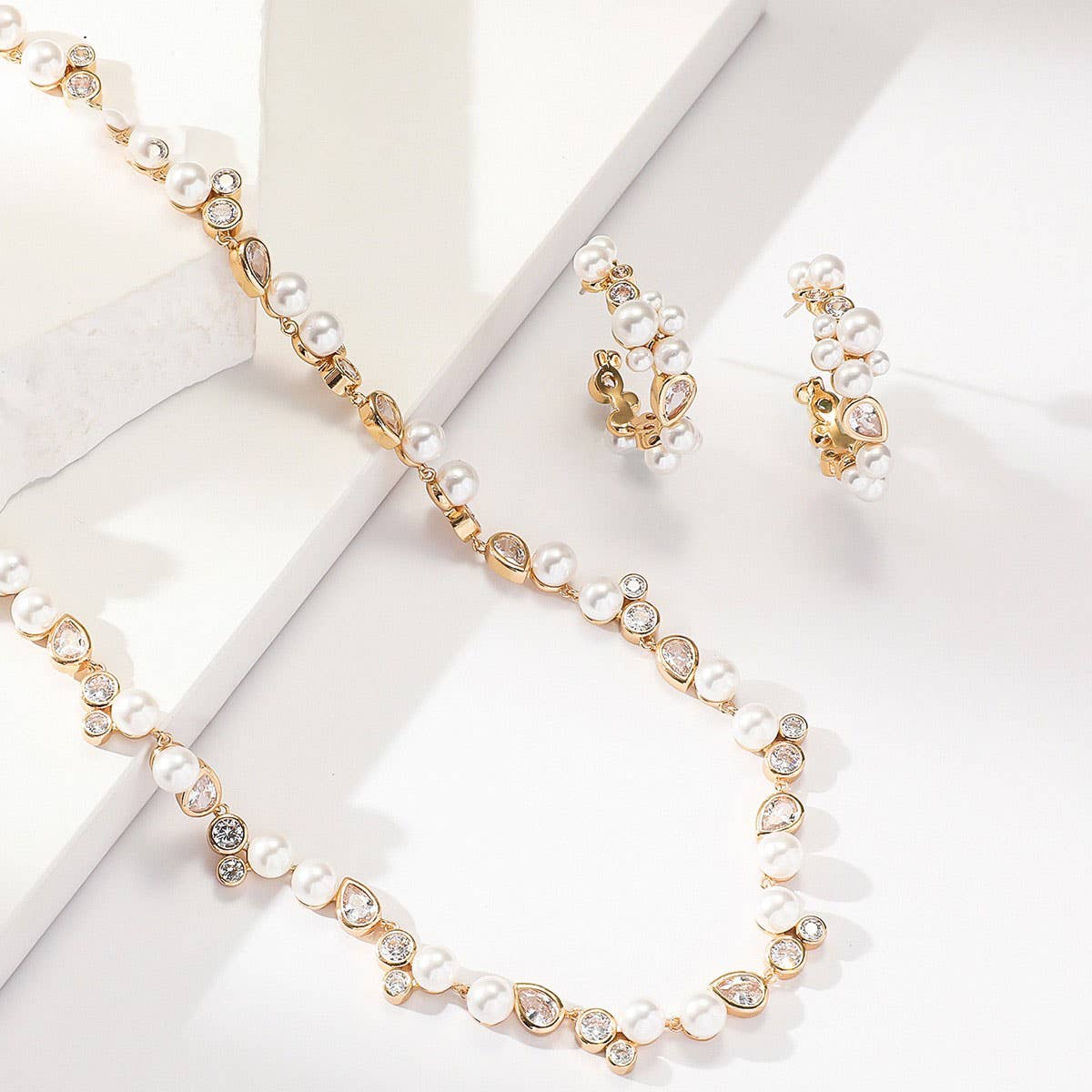 TEMPERAMENT GLASS PEARL NECKLACE EARRINGS SET