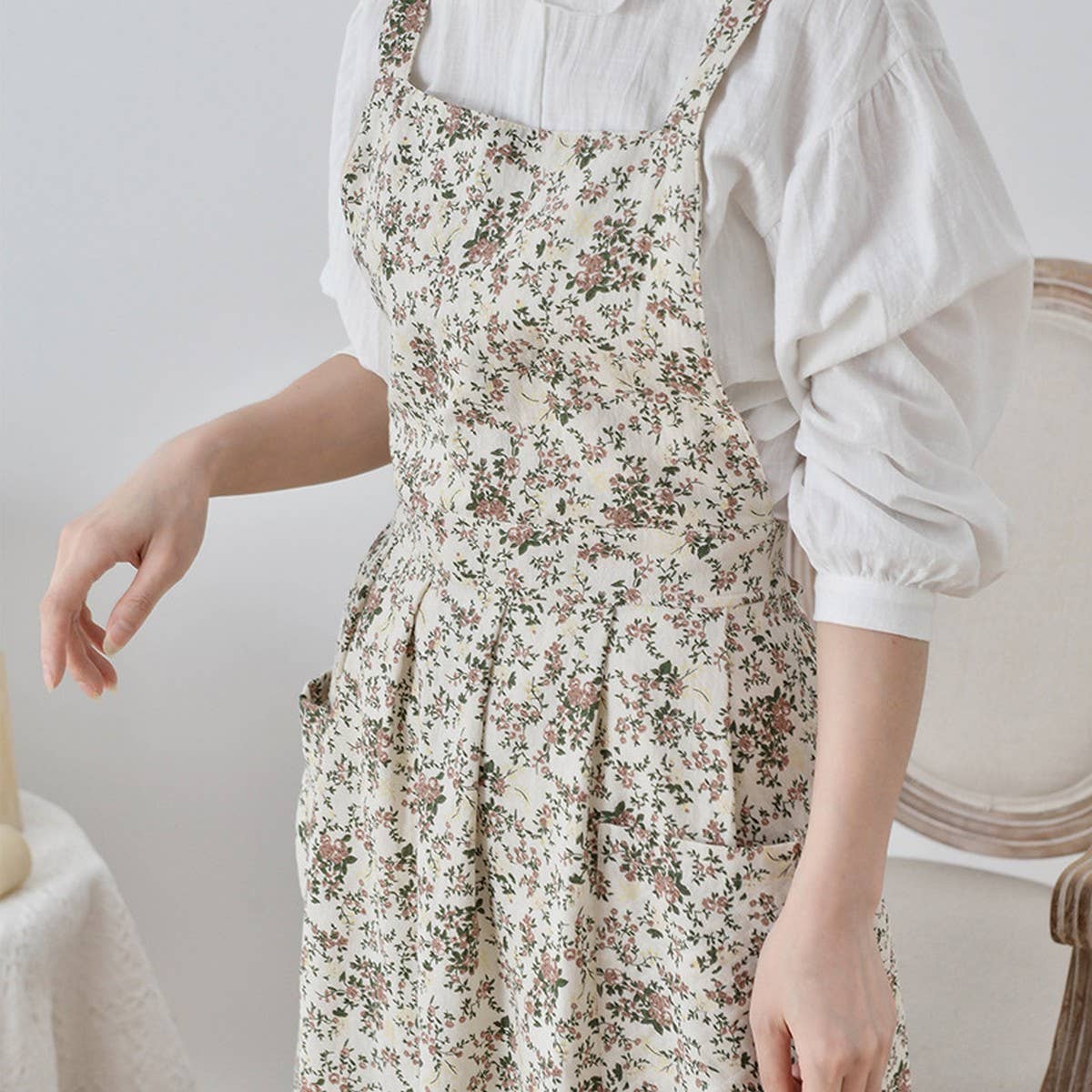 Cotton Floral Print Aprons with pockets vintage