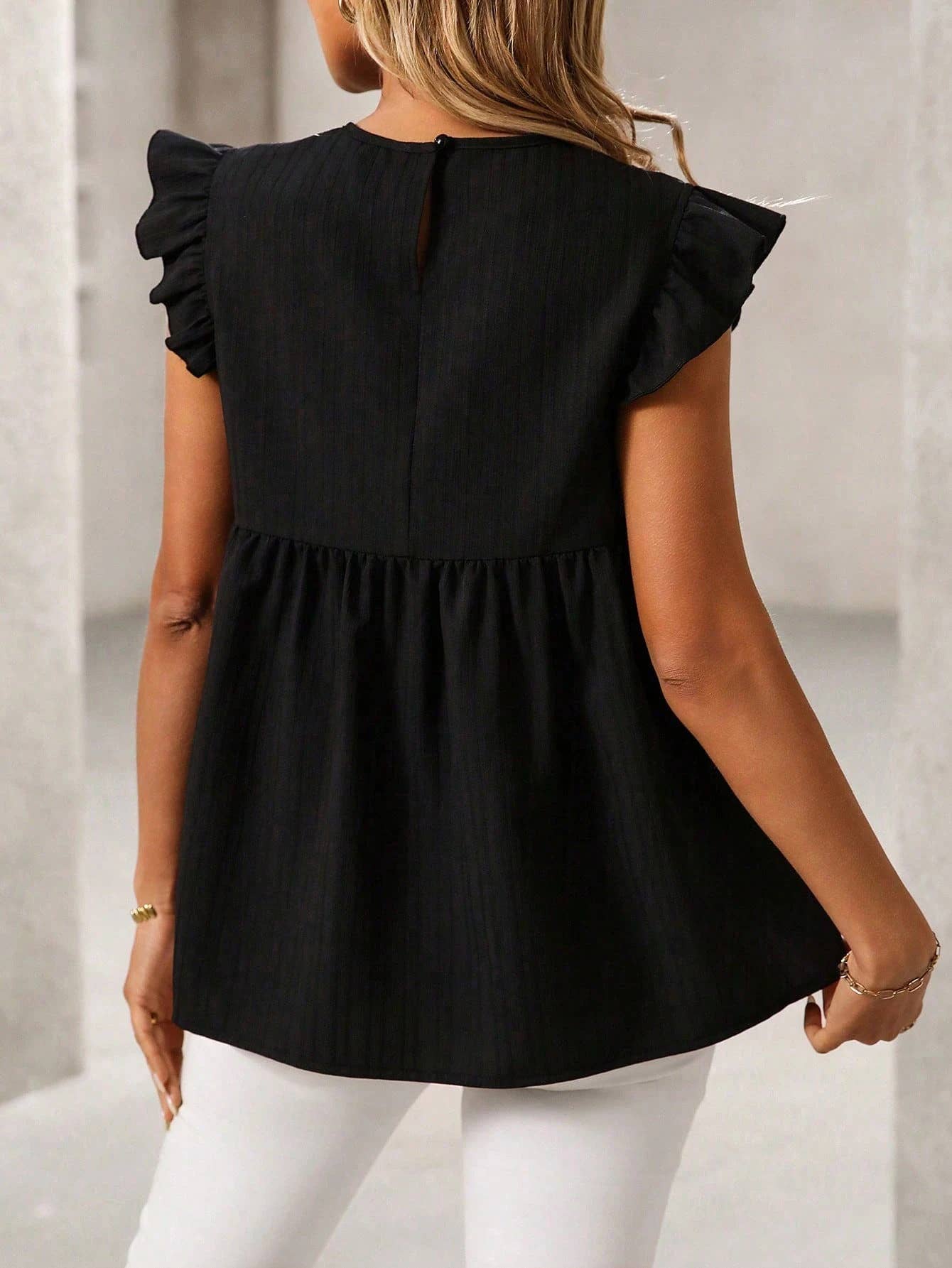 Embroidered fly-sleeved casual short shirt