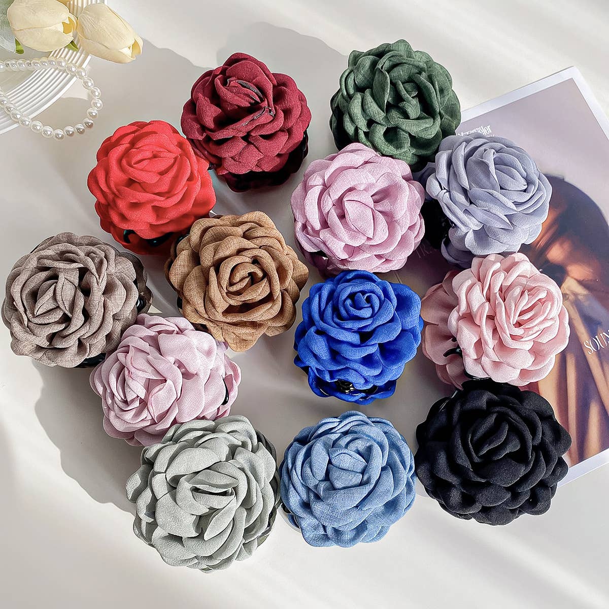 Three-dimensional solid fabric rose grasping clip