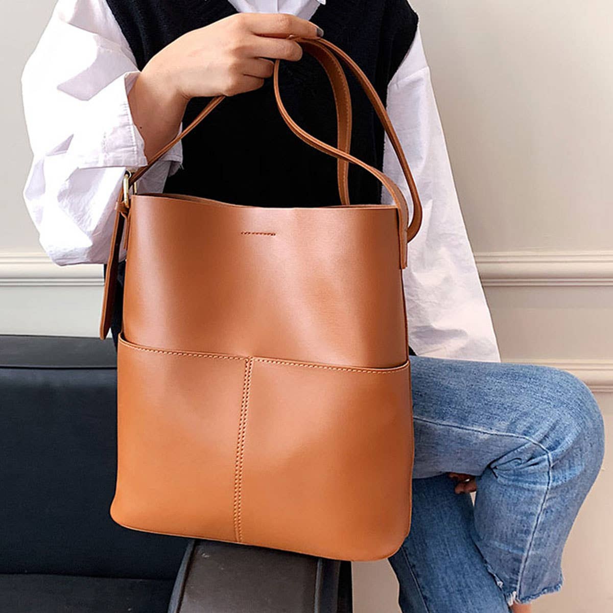 WOMEN LARGE-CAPACITY DESIGN SLUNG BUCKET BAG_CWAB0961