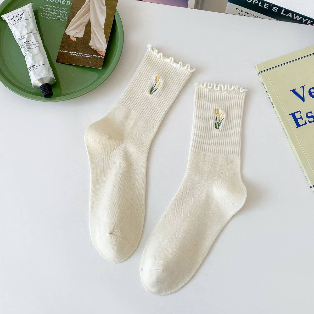 NEW ARRIVAL EMBROIDERED TULIP LACE MID-CALF SOCKS
