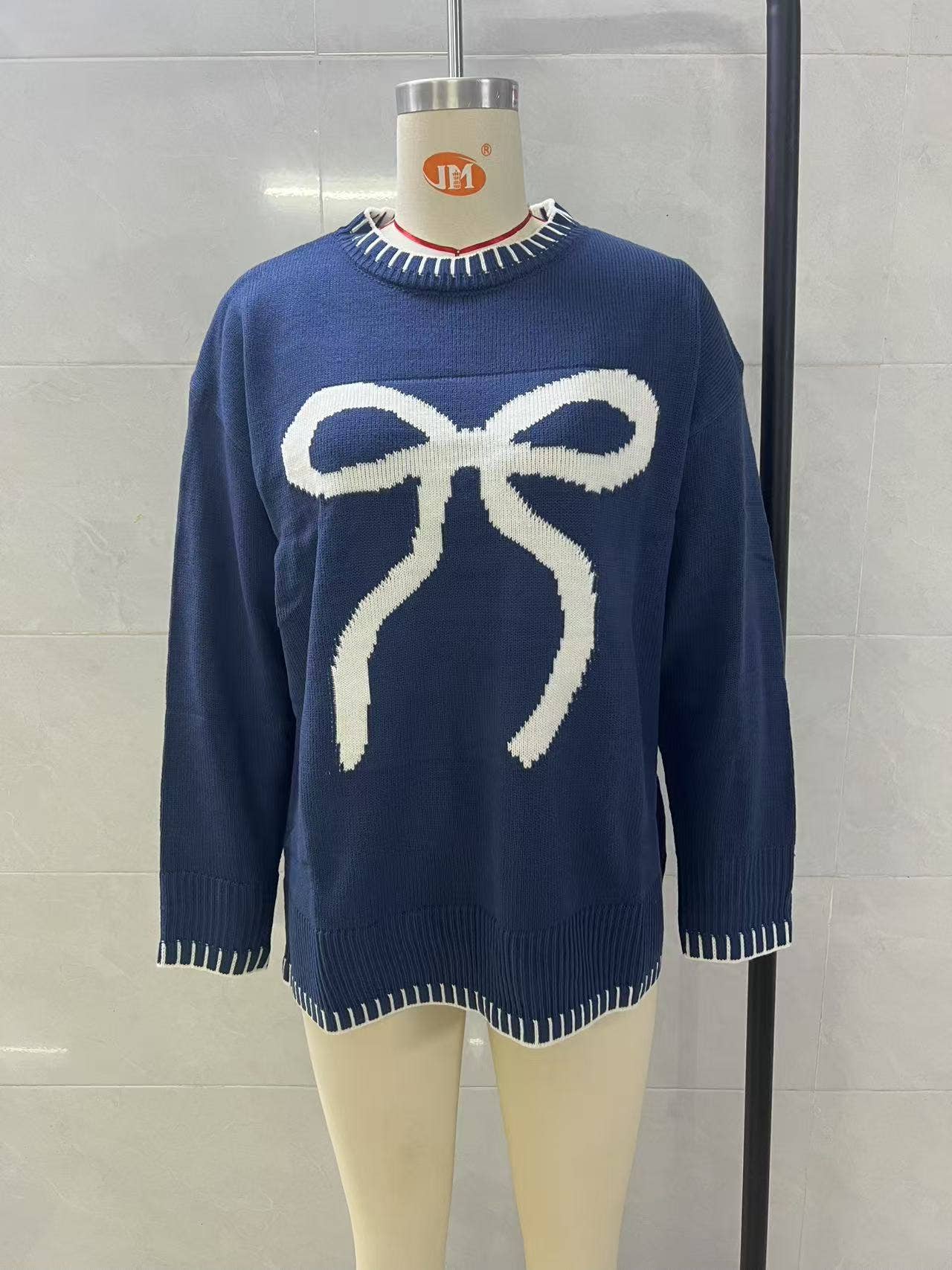 Laid-back style knitted bow jacquard sweater