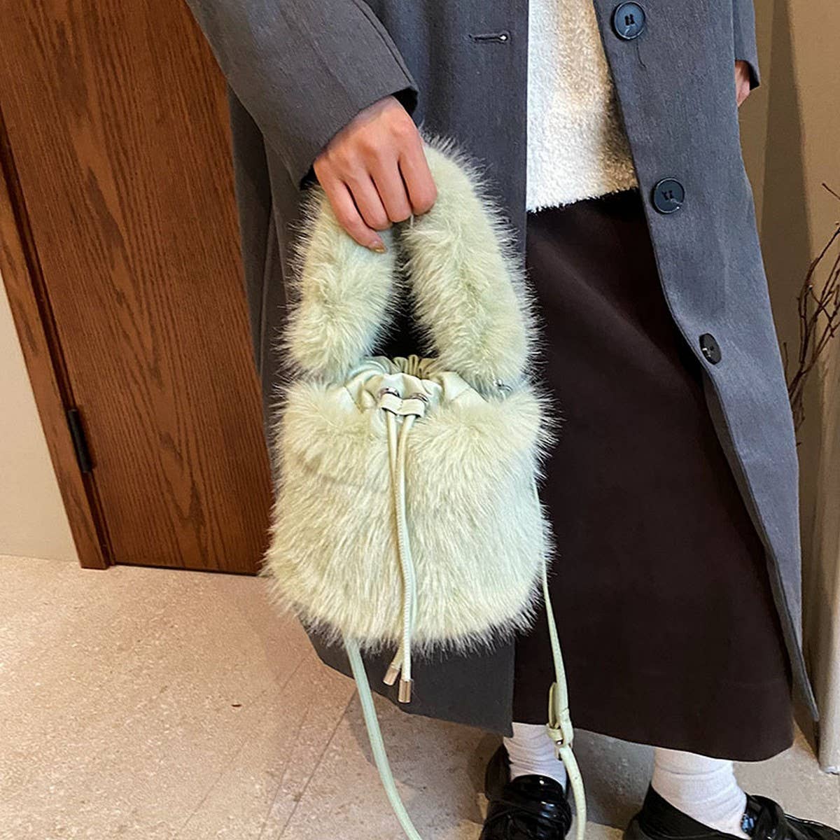 WINTER IMITATION FOX FUR HANDBAG PLUSH BUCKET BAG_CWAB3965