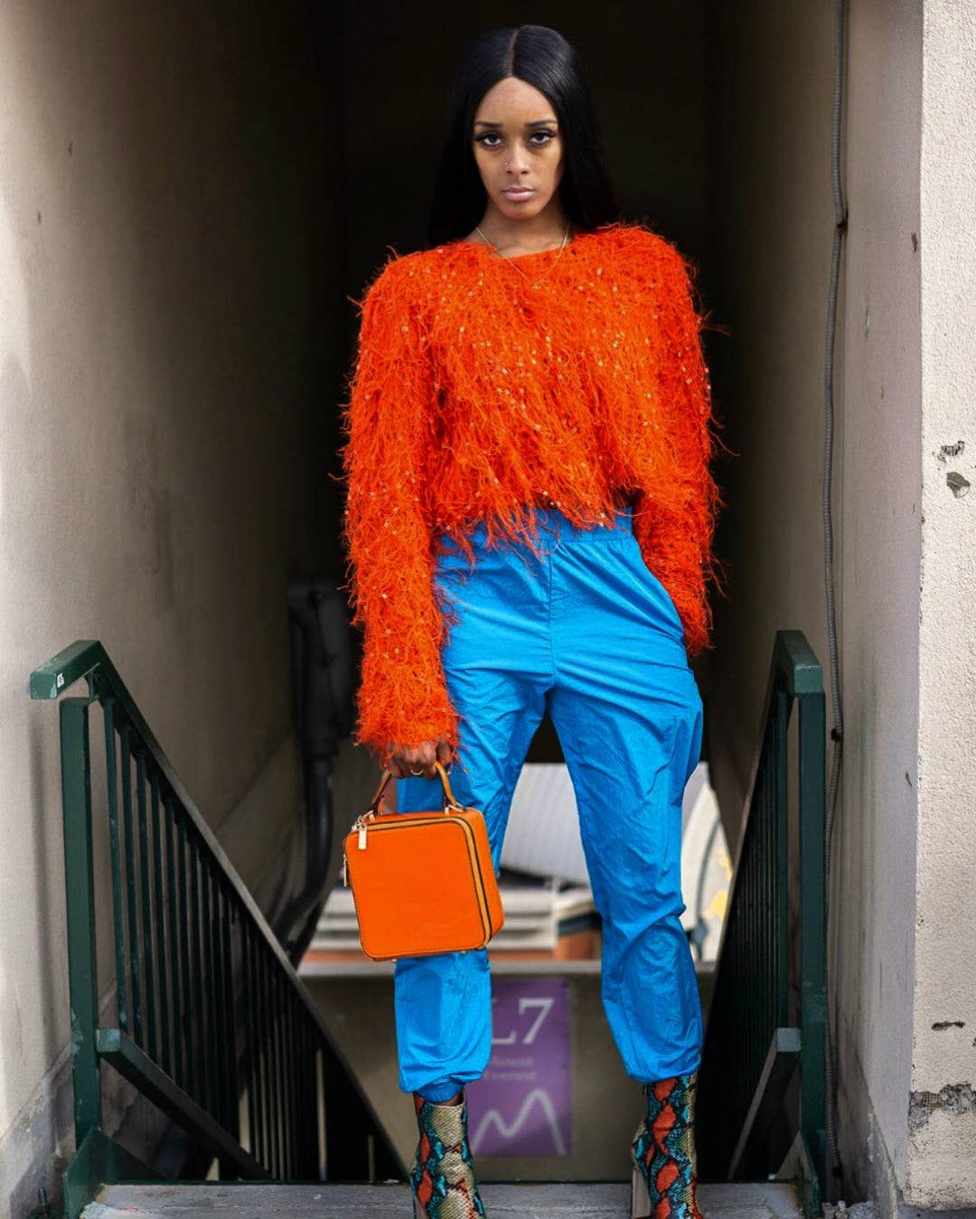 STYLISH HAND-KNITTED PULLOVER SWEATER WITH FRINGE