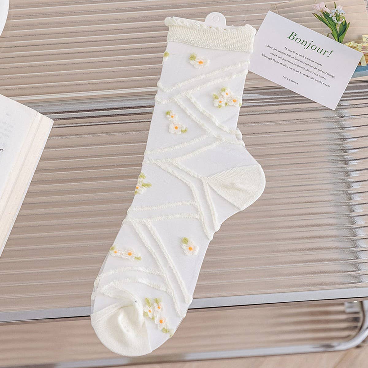 SUMMER THIN WHITE FLORAL DESIGN BOAT SOCKS