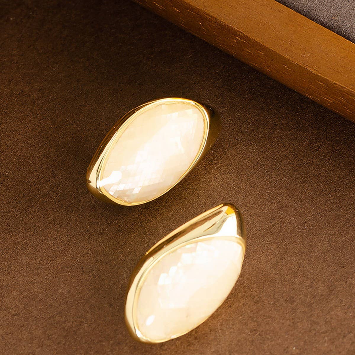 FASHIONABLE COLORFUL ABALONE EARRINGS WITH PEARLS