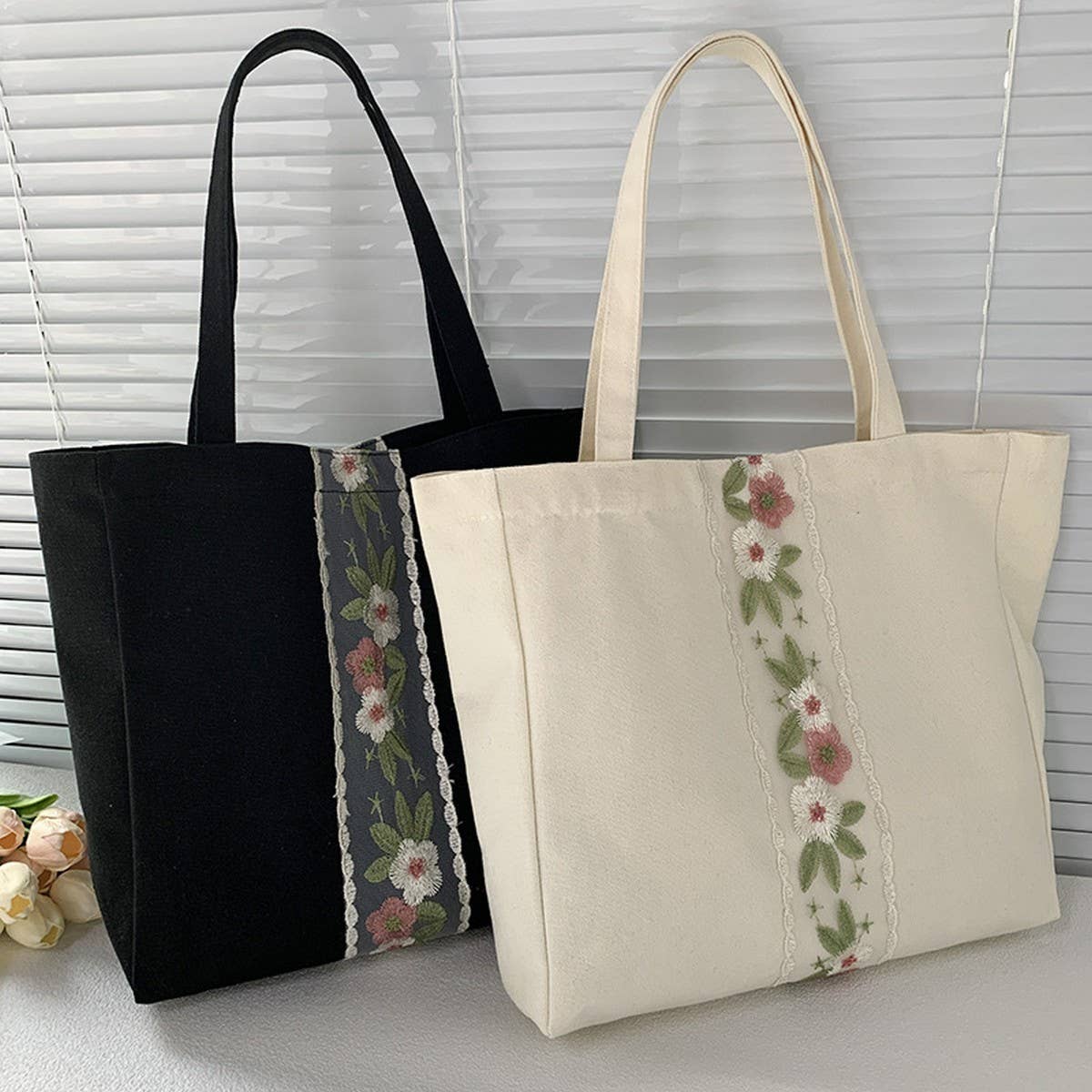 TOTE BAGS CANVAS LARGE WITH EMBROIDERED FLOWER LACE_CWAB2050