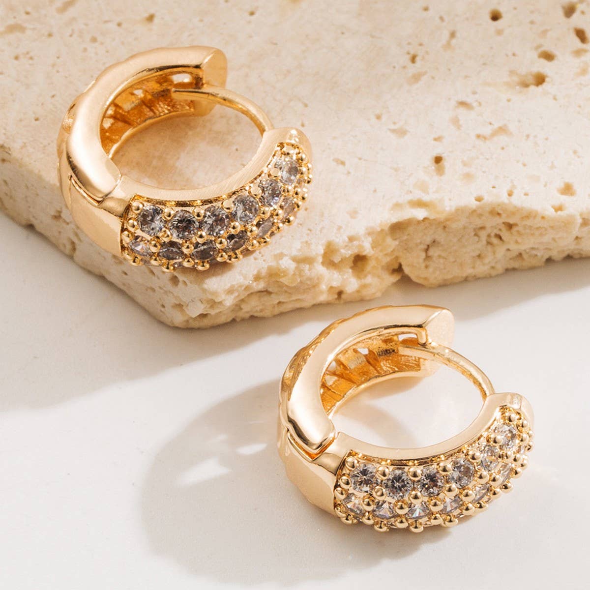 Oval Micro Gold-Plated Copper Hoop Earrings_CWMM8523