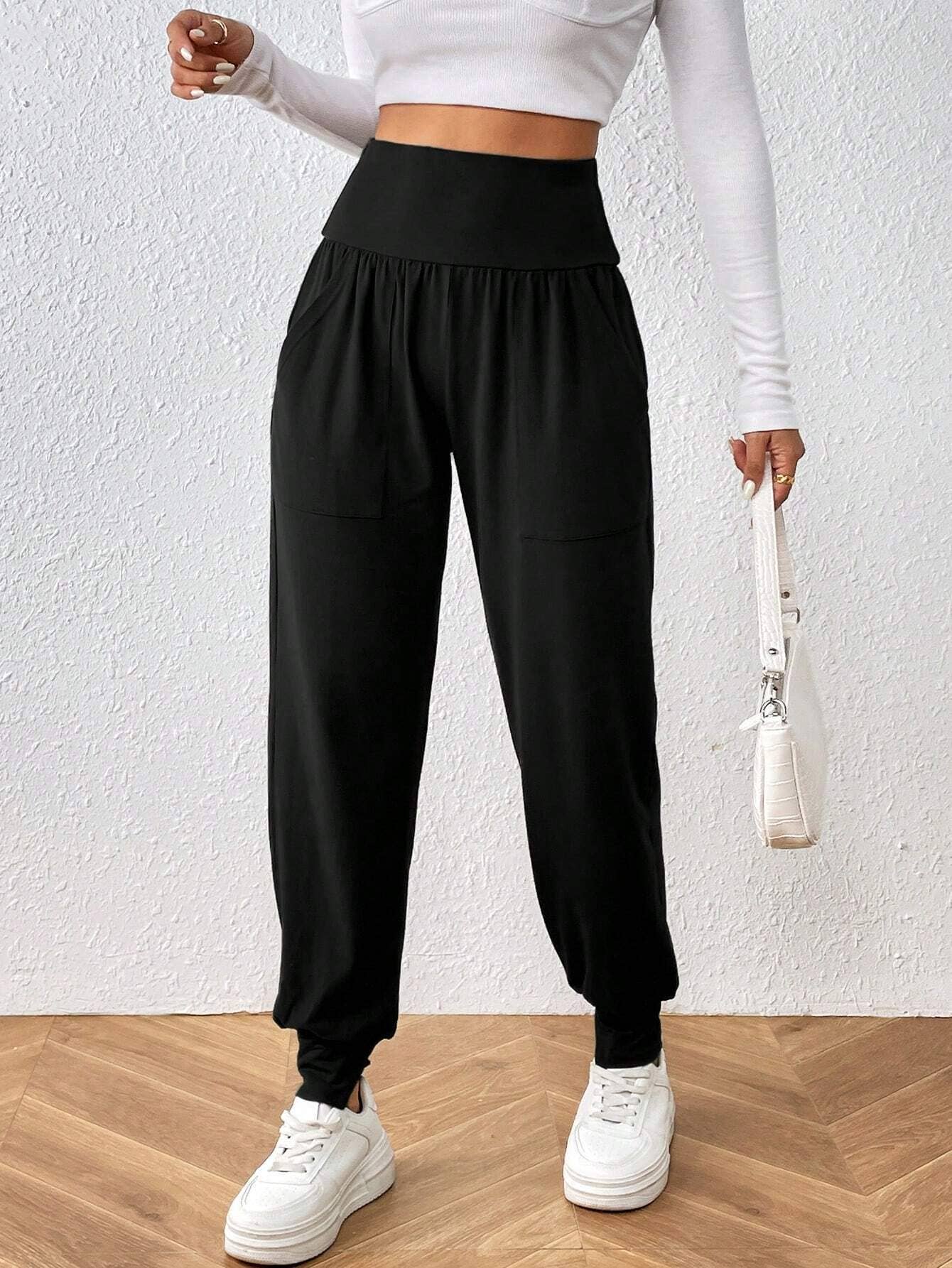 HIGH-WAISTED LEGGINGS WITH SLIM LEGS