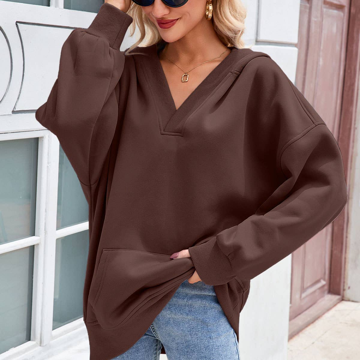 Kangaroo pocket long-sleeved hooded sweatshirt