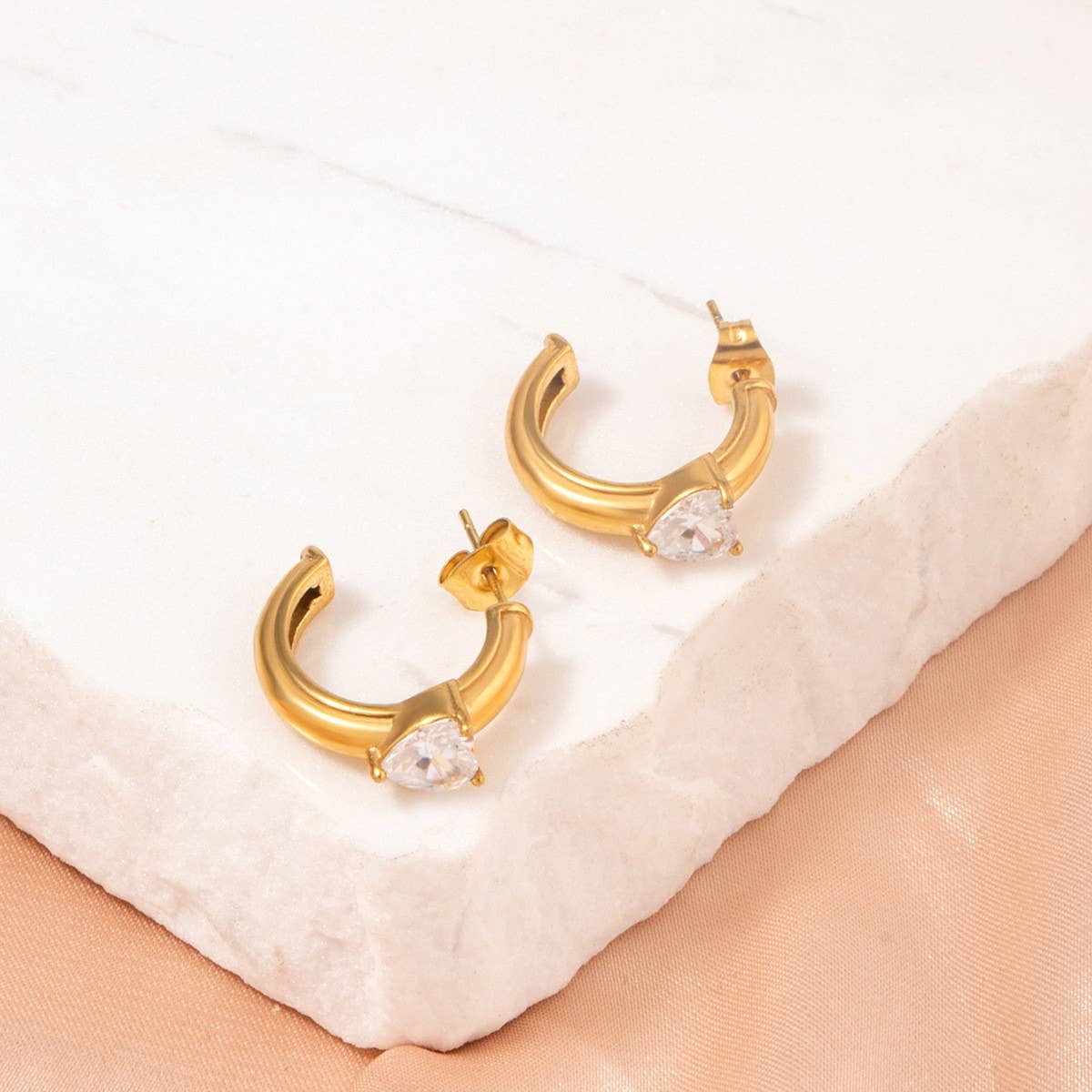 PERSONALIZED C-SHAPED DIAMOND EARRINGS_CWMM3619