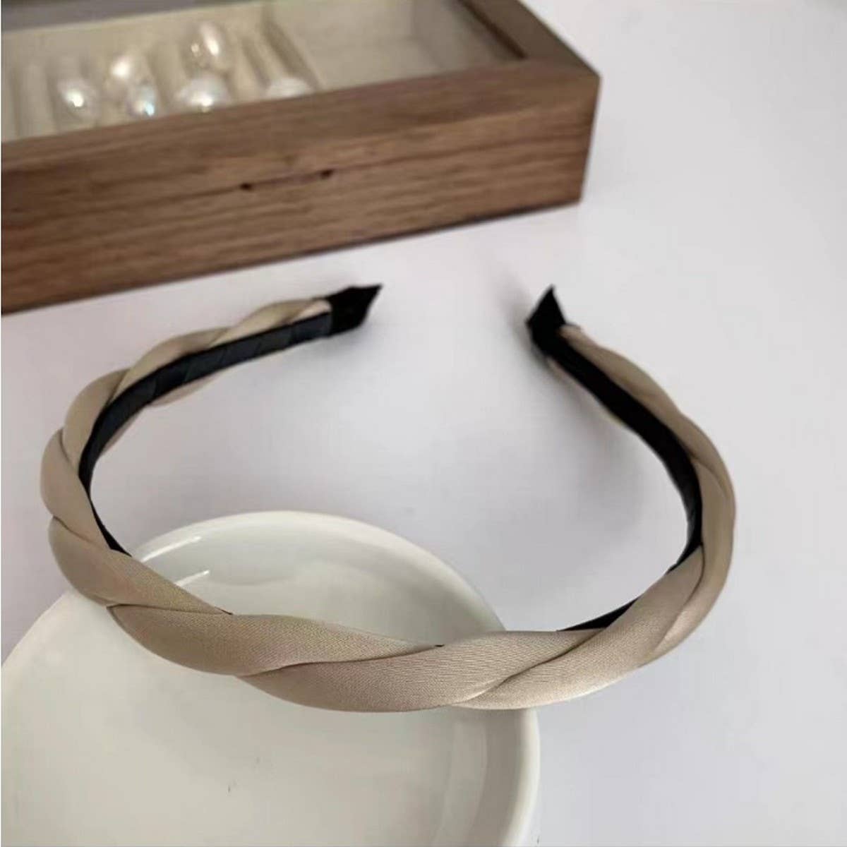 FRENCH RETRO NICHE TWIST HEADBAND