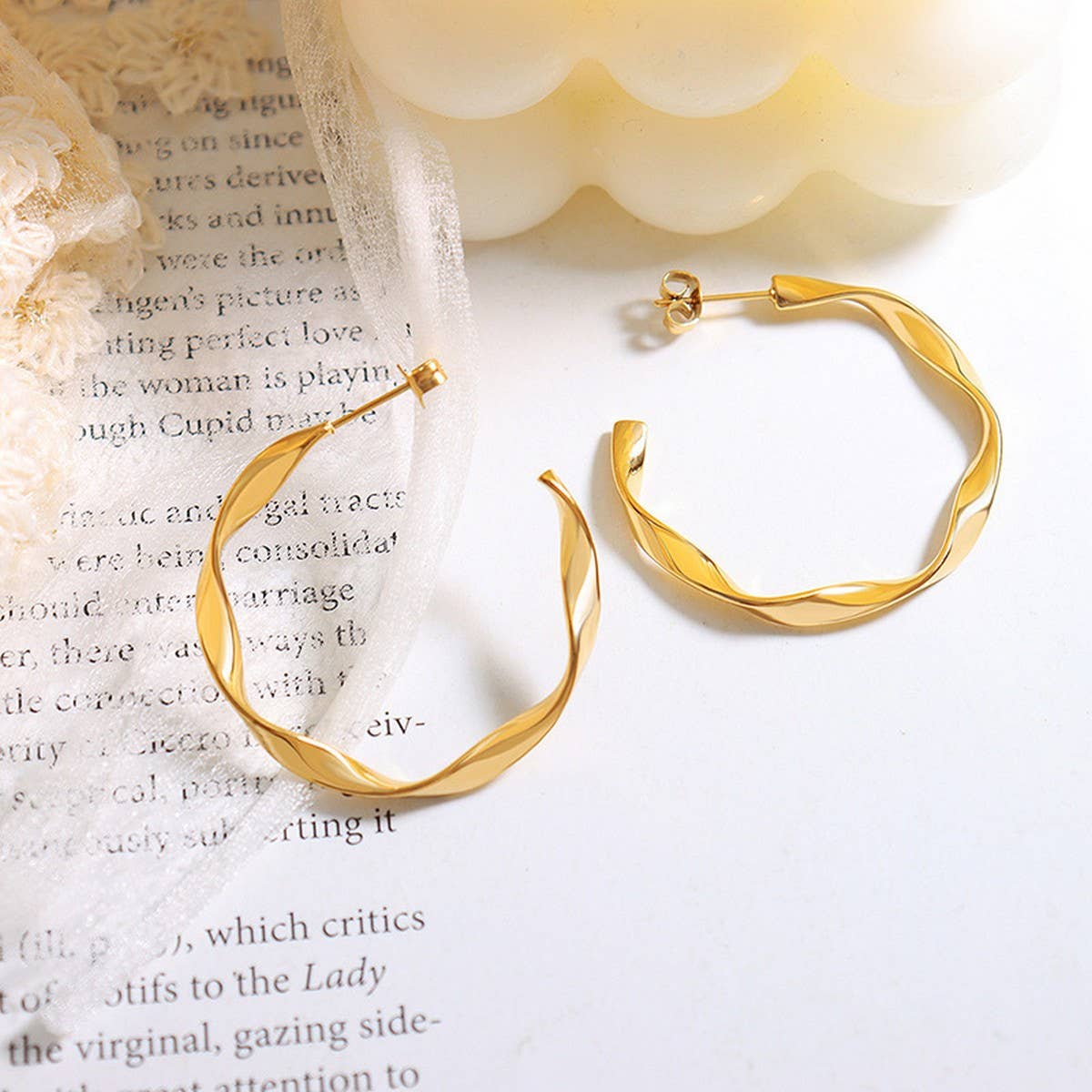 18K GOLD PLATED TWISTED C-TYPE STUD EARRINGS_CWAJE0558