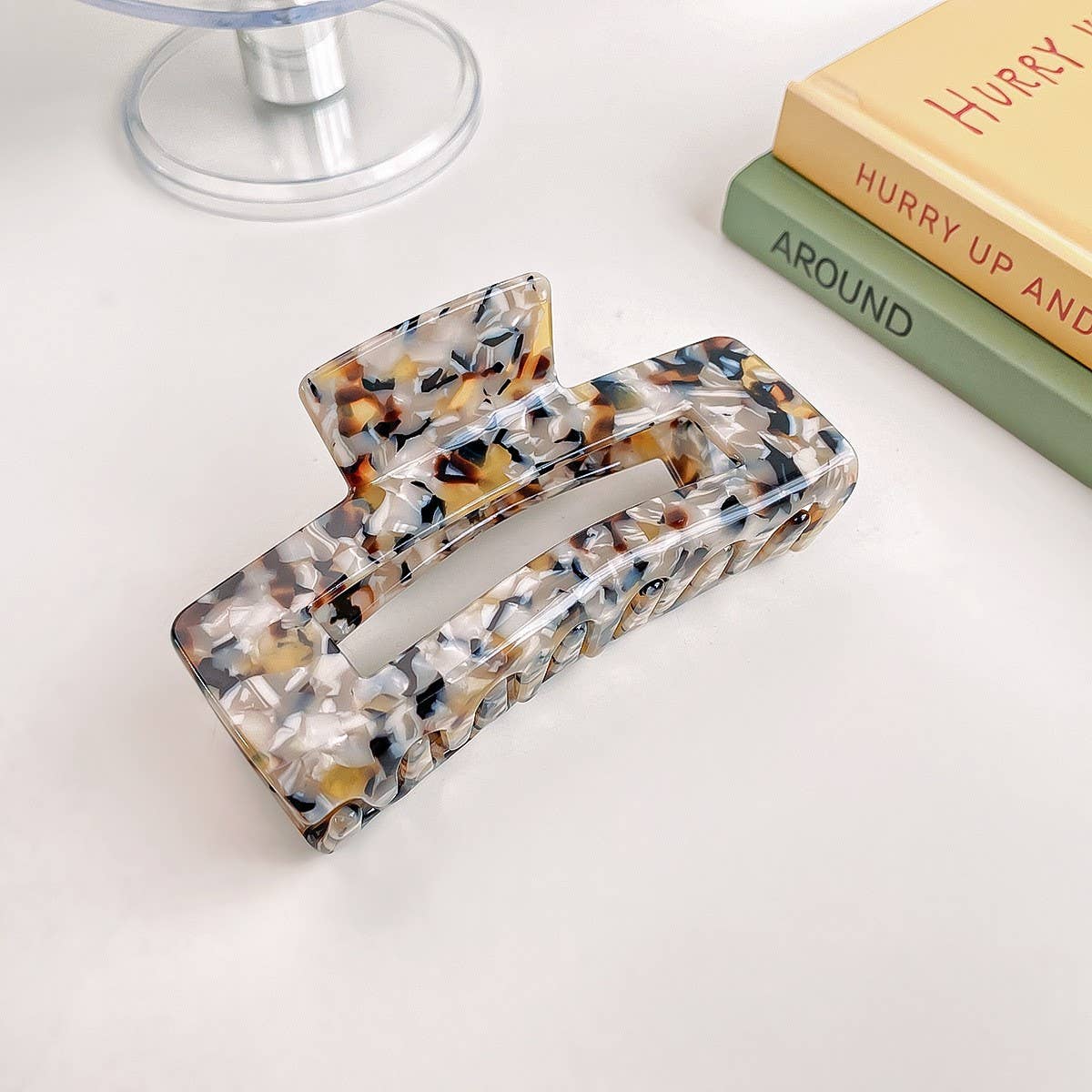 Retro and high-end acetate leopard hair clippers