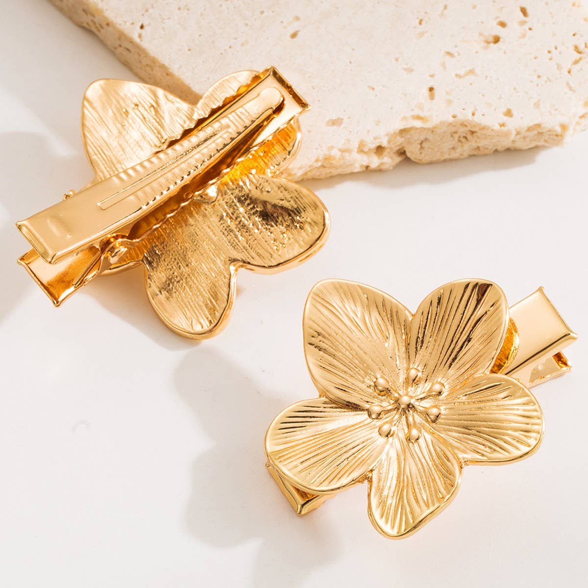 Metal Heart Flower Hair Clip ? Elegant & Minimal