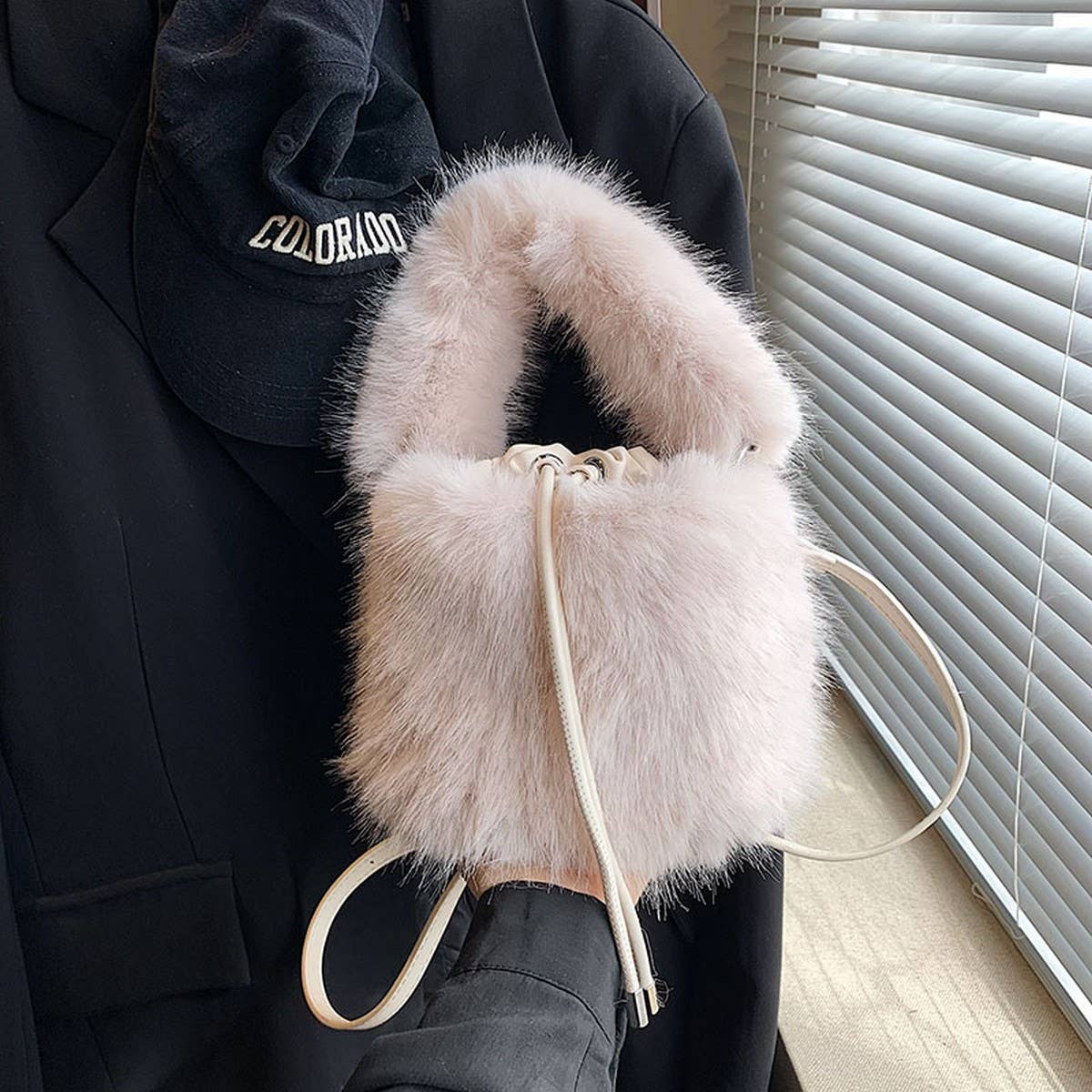 WINTER IMITATION FOX FUR HANDBAG PLUSH BUCKET BAG_CWAB3965