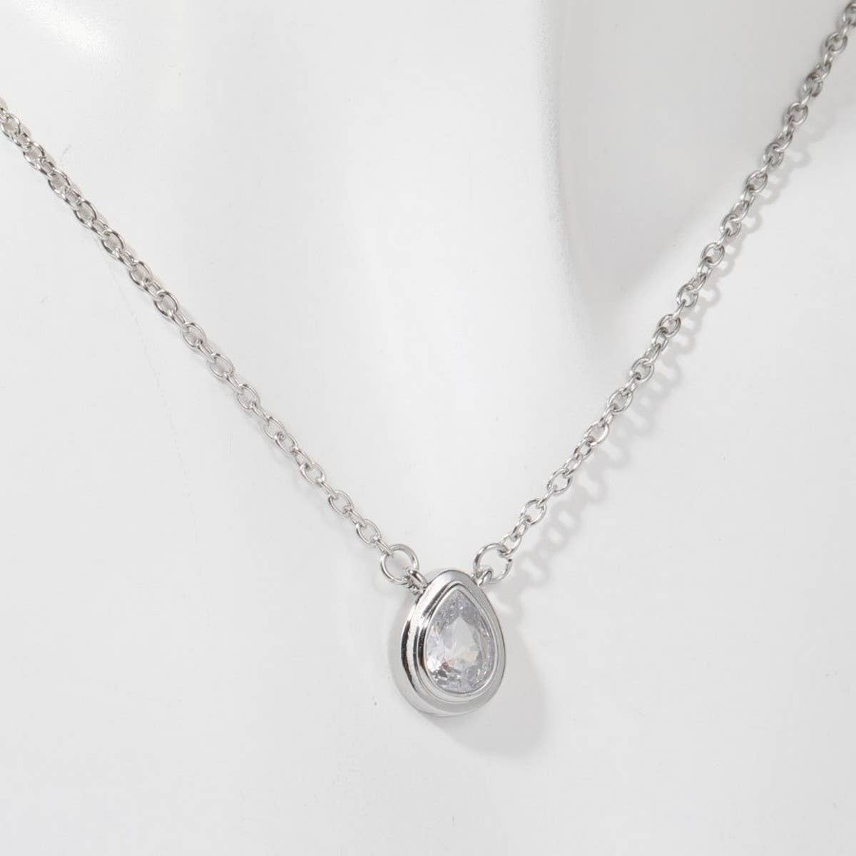 Zirconia Oval Round Pendant Necklace_CWMM5291