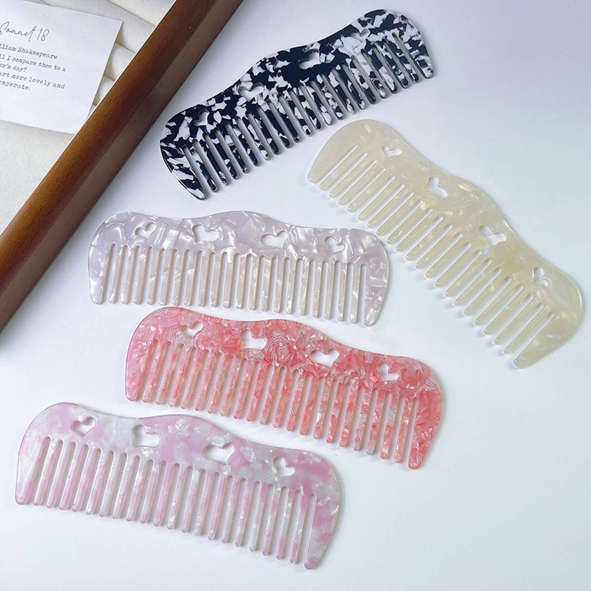 HOLLOW HEART PORTABLE MASSAGE COMB