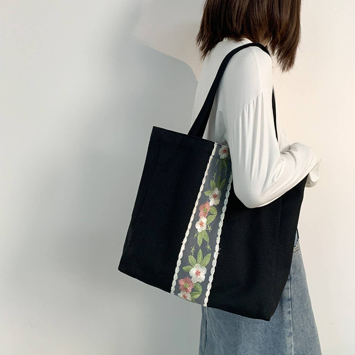 TOTE BAGS CANVAS LARGE WITH EMBROIDERED FLOWER LACE_CWAB2050