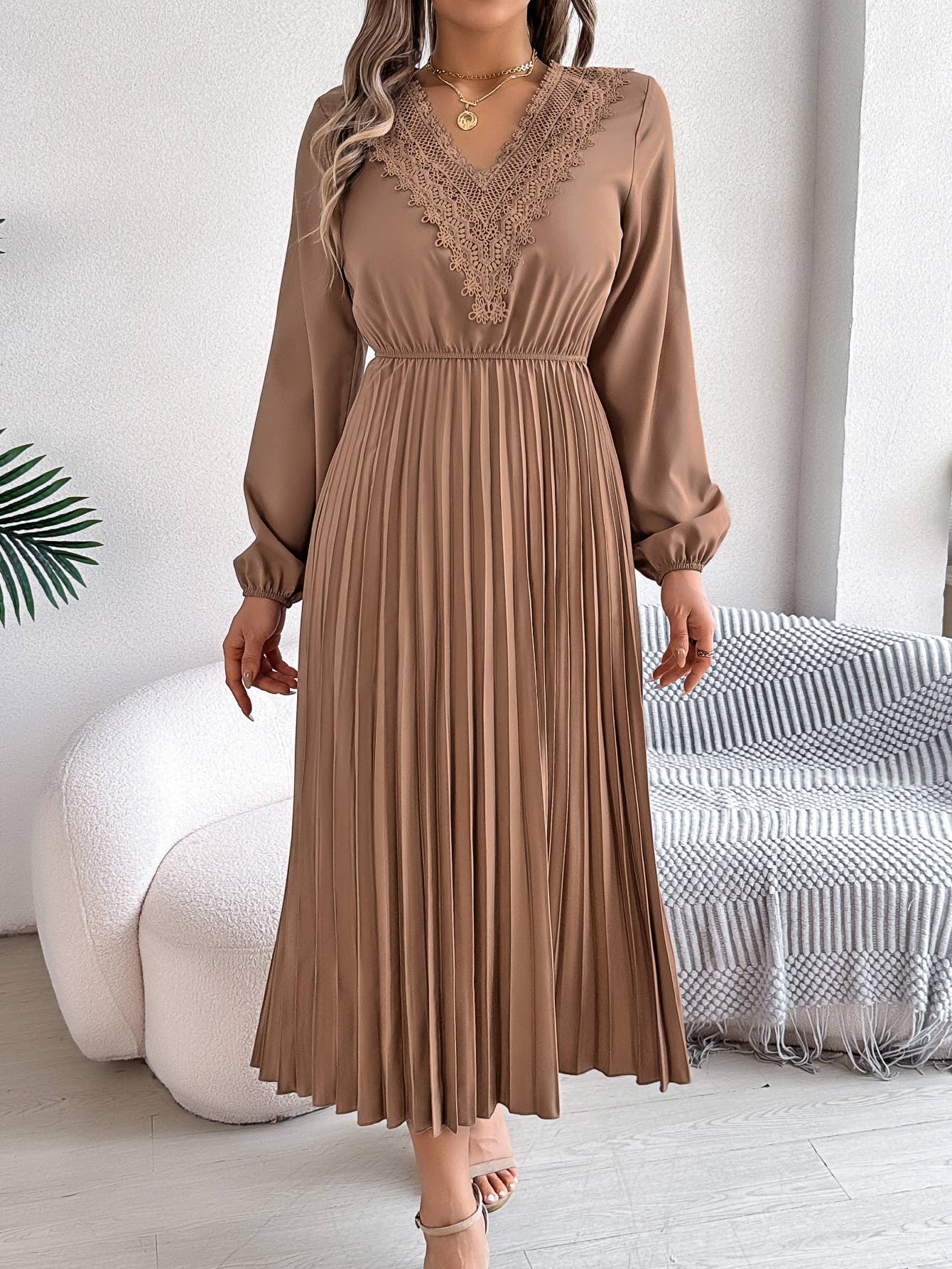Elegant temperament V-neck waist pleated dress