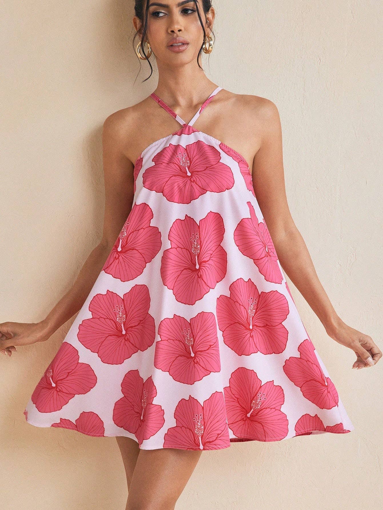 Loose waist and a large hem sexy halter dress