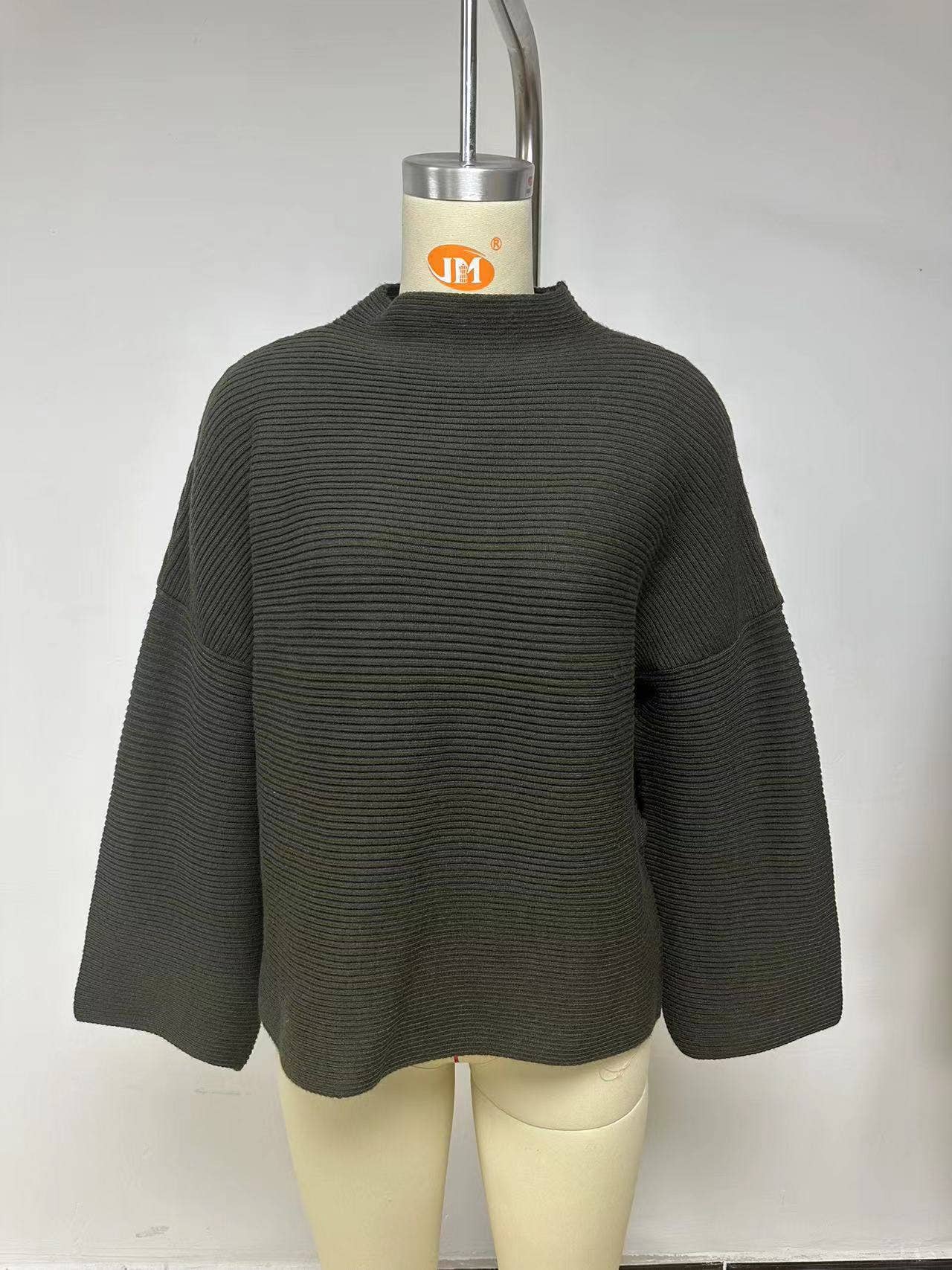 KNIT SOLID COLOR SWEATER WITH NINE-POINT SLEEVES