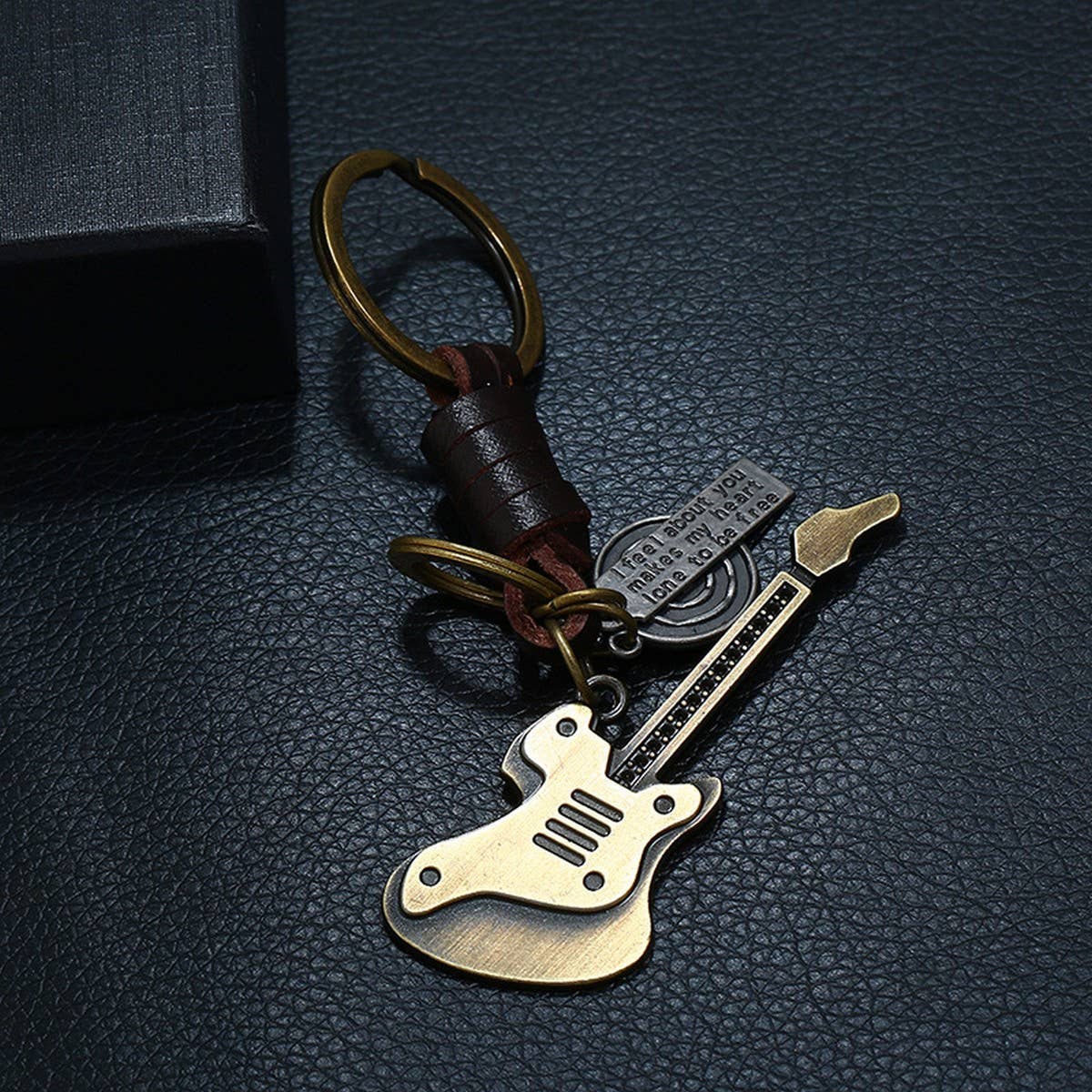 SIMPLE RETRO CREATIVE ALLOY GUITAR KEYCHAIN_CWMM4768