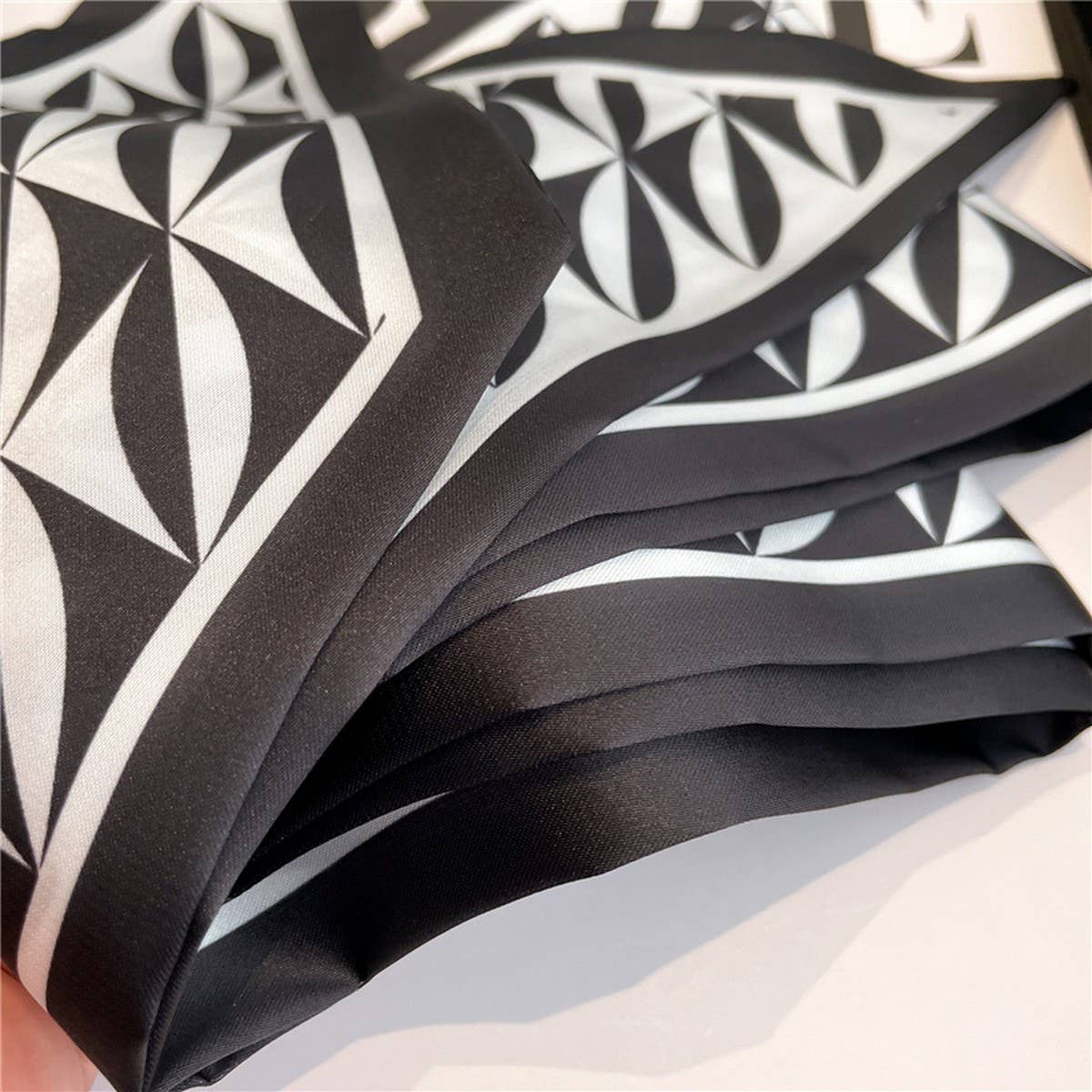 ZEBRA PRINT THIN ANGLED WIDE COLLAR HEAD SCARF_CWASC1530