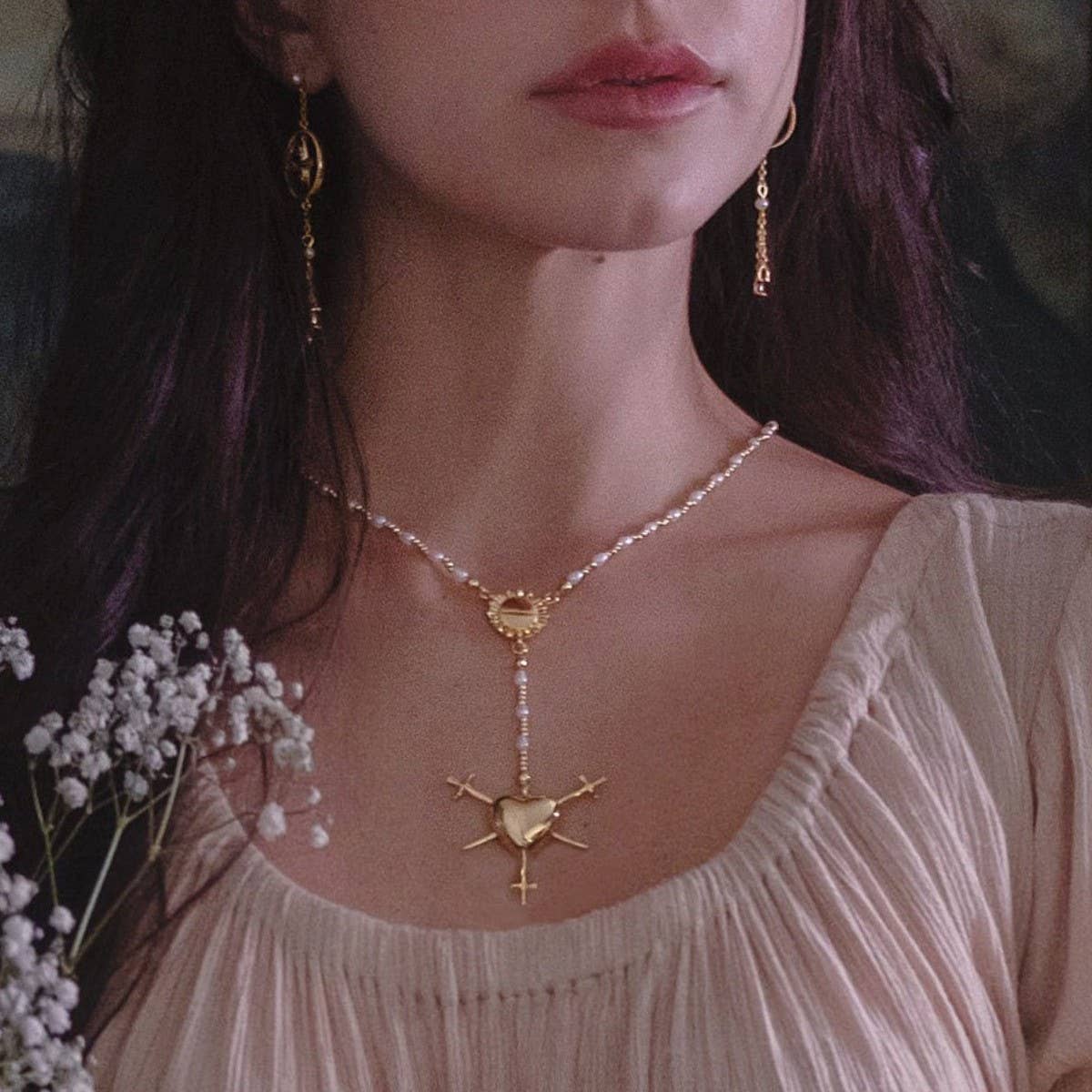 Simple and stylish cross heart pendant necklace