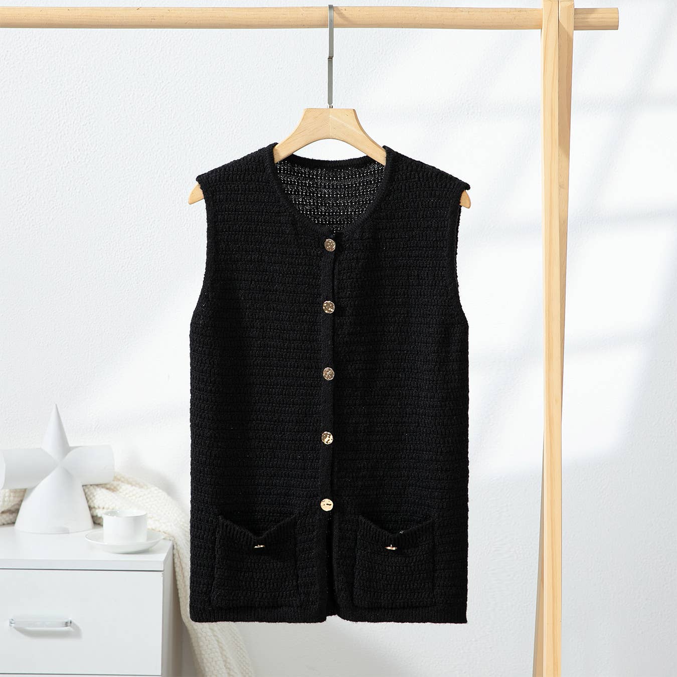 Single-breasted,stylish sleeveless cardigan