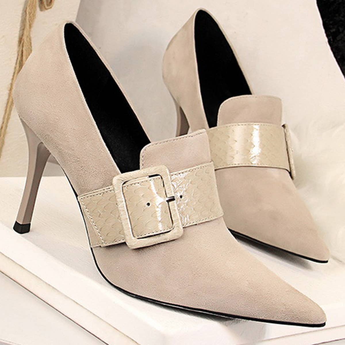 WOMEN DEEP HIGH HEELS WITH BELT BUCKLE