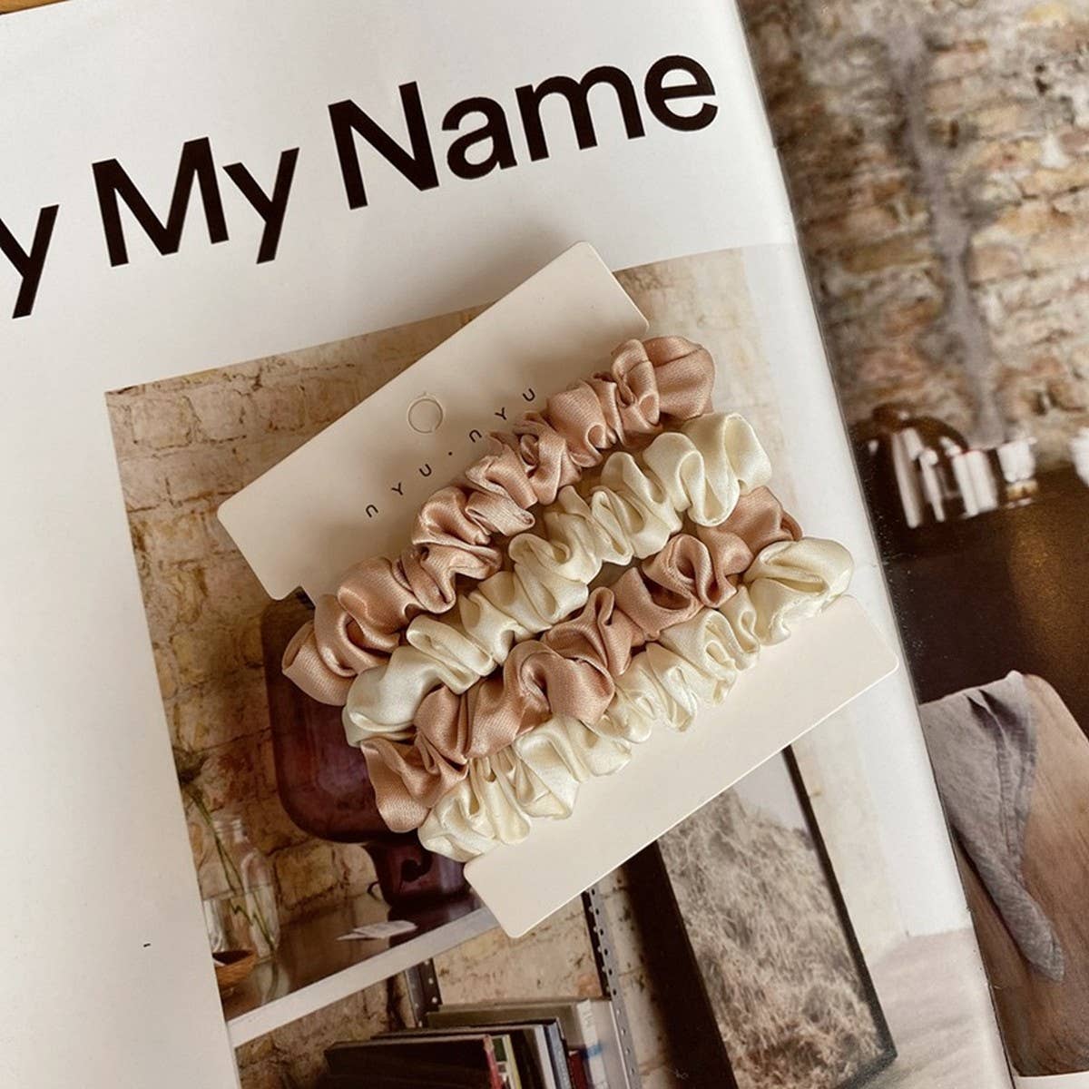 TEMPERAMENT CARD SET SMALL INTESTINE HAIR RING