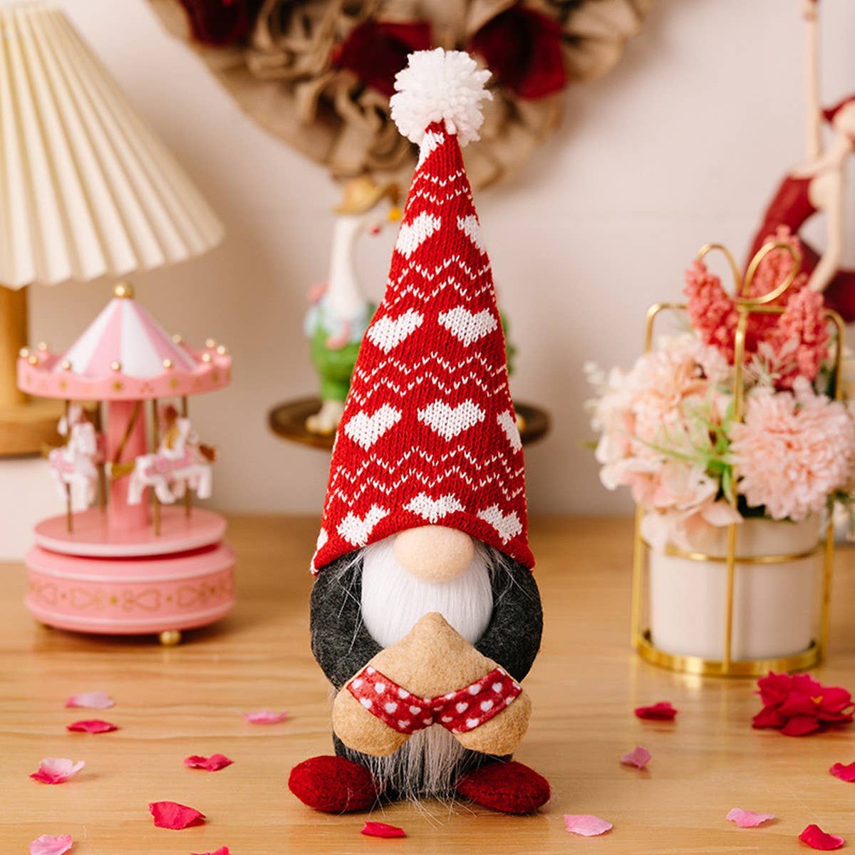 CWMM10269_VALENTINE KNIT GNOME DOLL WITH HEART