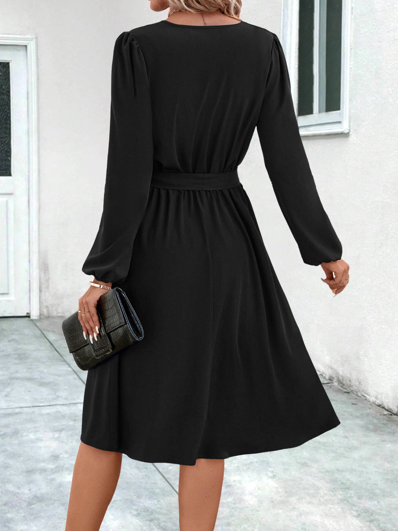 LONG SLEEVE SMALL V-NECK LACE-UP DRESS