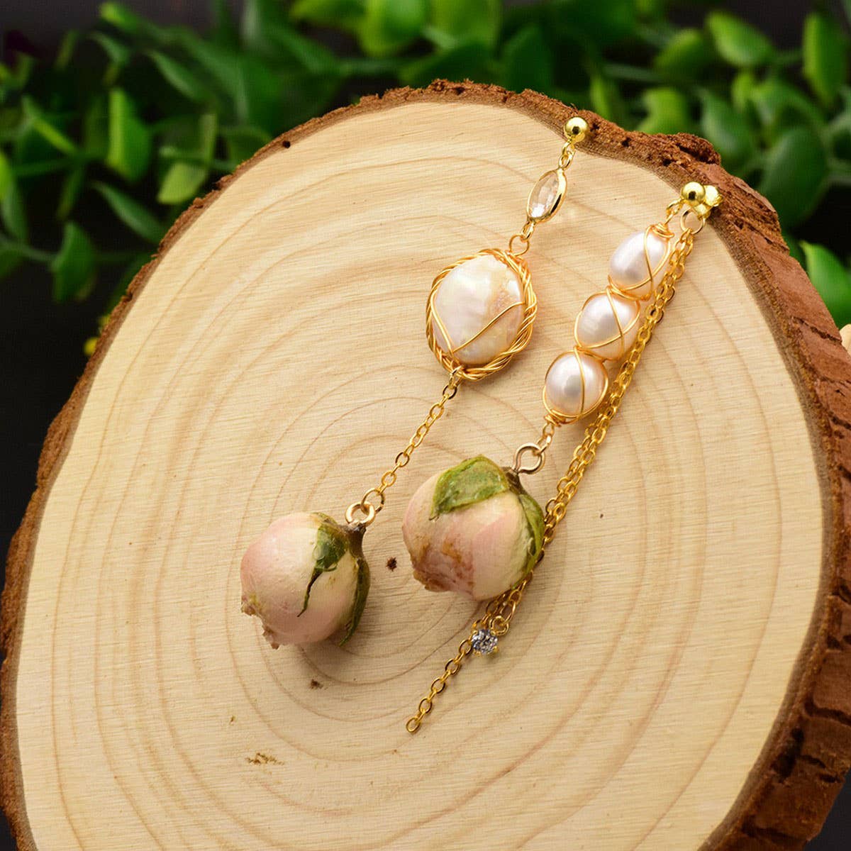 NEW HIGH-END RETRO FLOWER PEARL EARRINGS