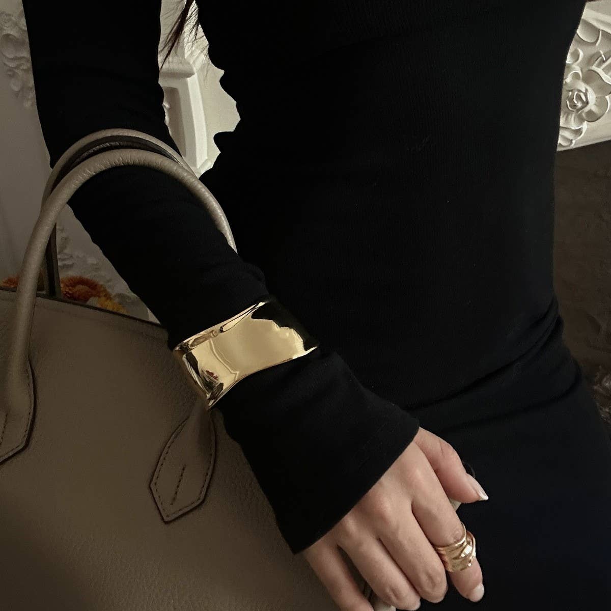 FASHIONABLE DESIGN OPEN SMOOTH BRACELET