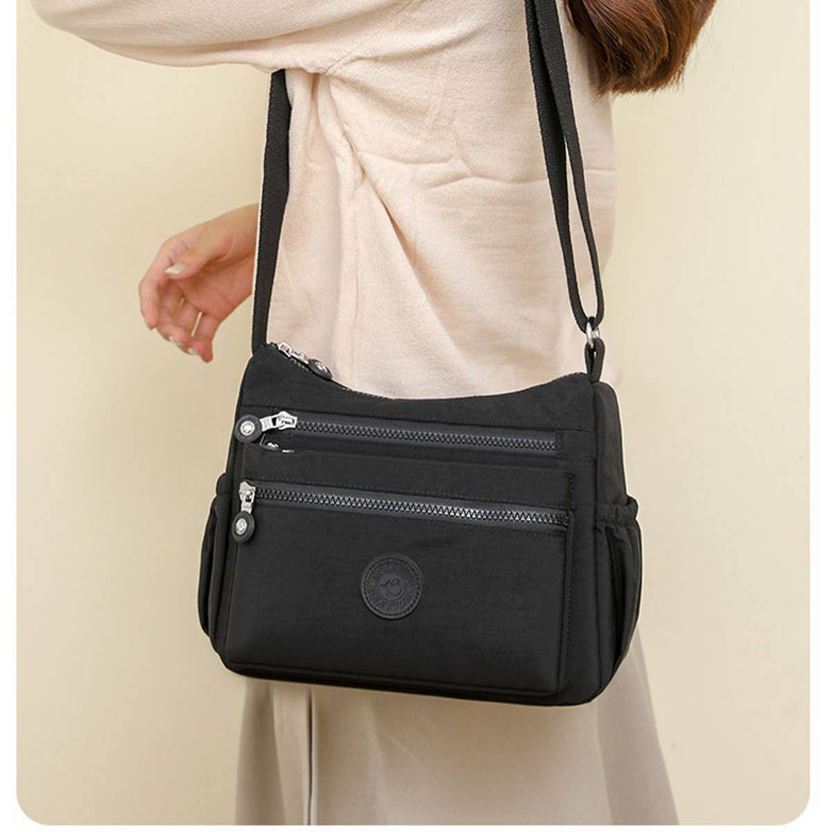 LIGHTWEIGHT NYLON MULTI-LAYER SHOULDER BAG