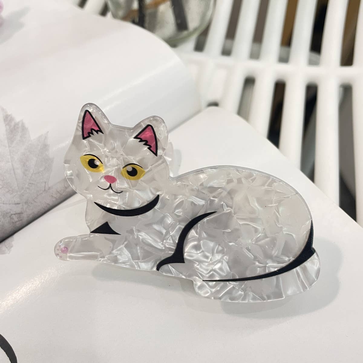 CWAHA4498_CAT CARTOON SHARK CLIP ACRYLIC HAIR CLIP