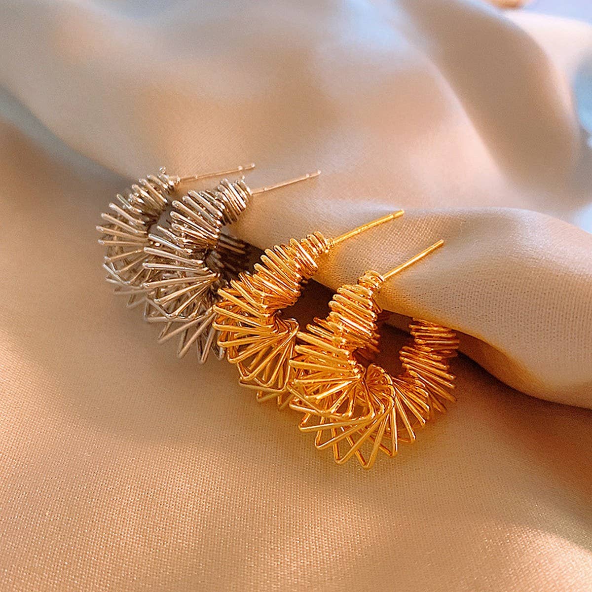 TWISTED HOLLOW C SHAPE FASHION EARRINGS