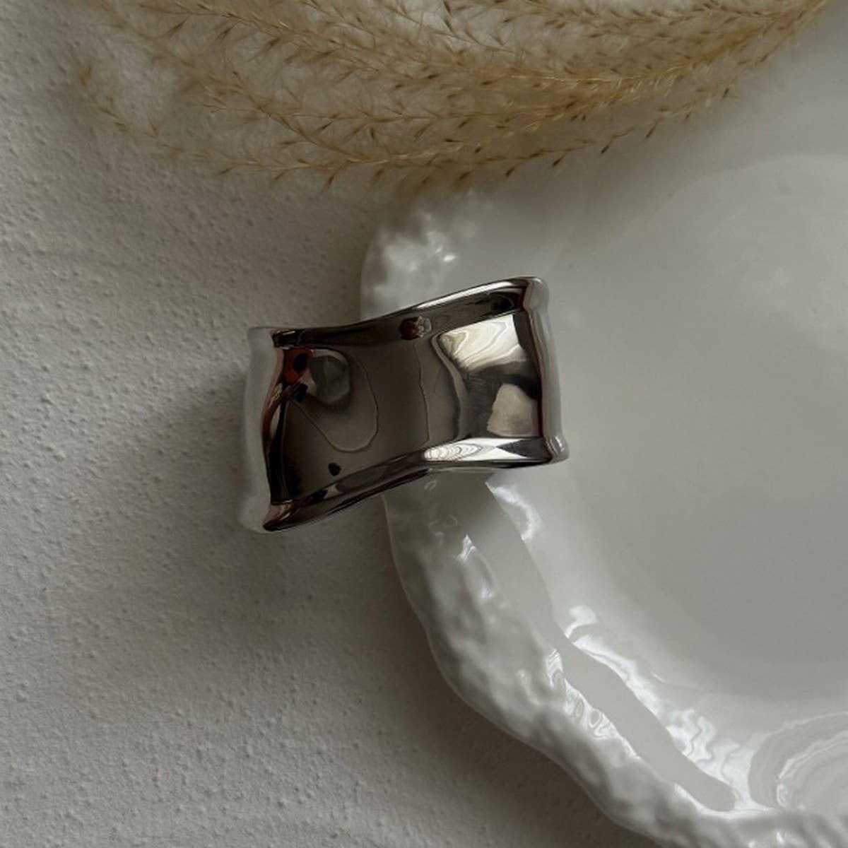 FASHIONABLE DESIGN OPEN SMOOTH BRACELET