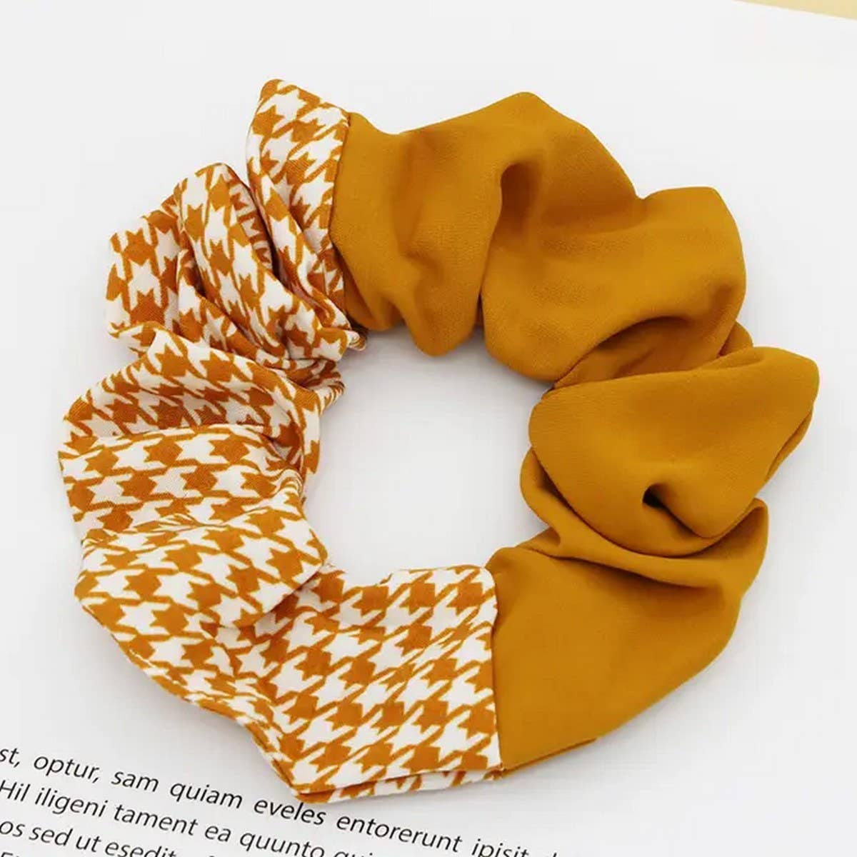 SILK SCRUNCHIES WOMEN HAIR TIES_CWAHA0149