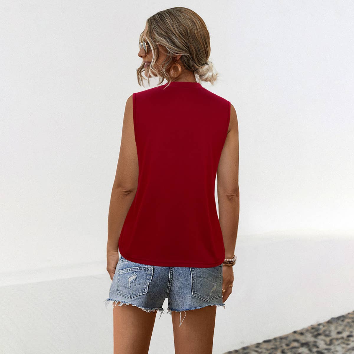 Round-neck solid-color hollowed-out loose vest