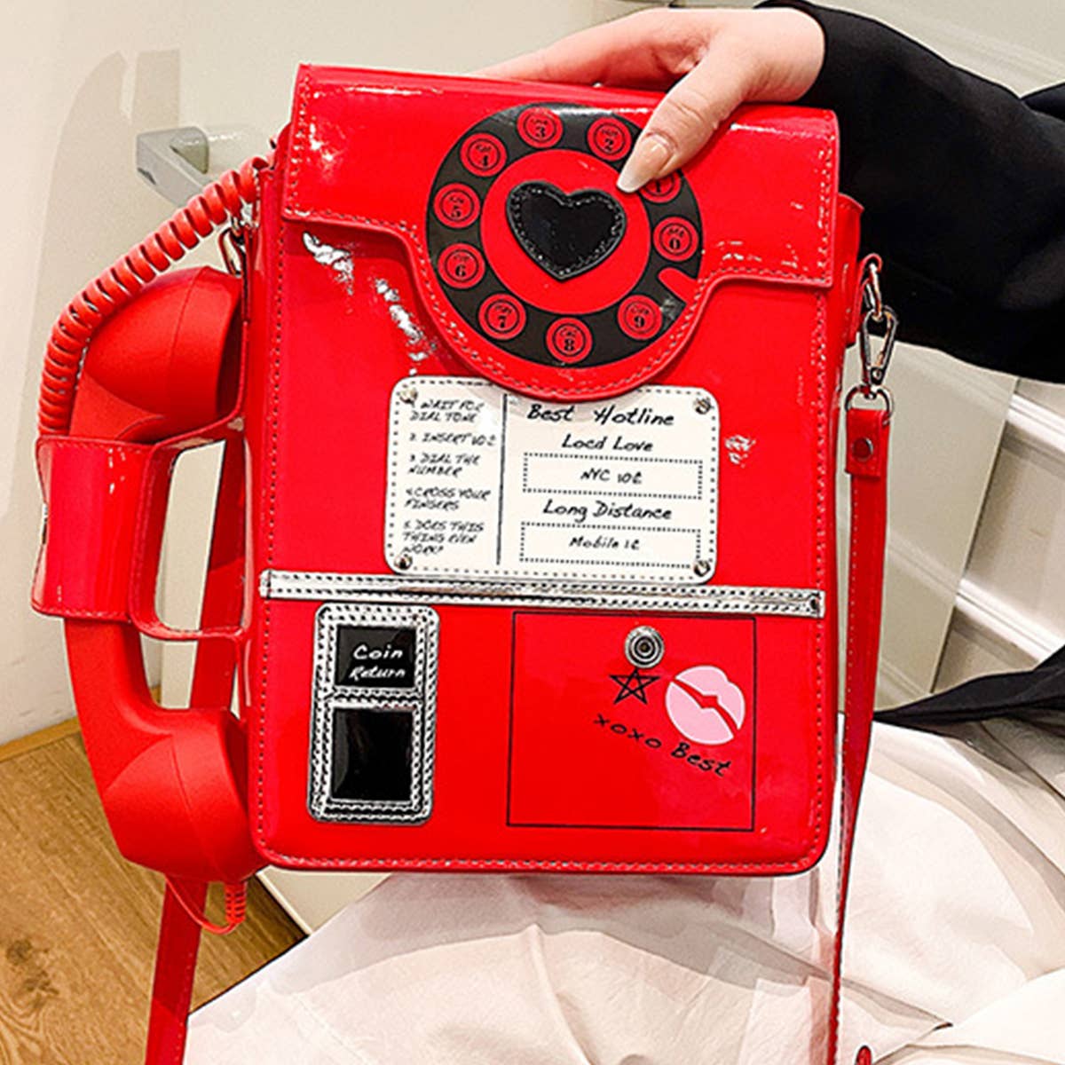 TELEPHONE-SHAPED MESSENGER BAG_CWAB0992