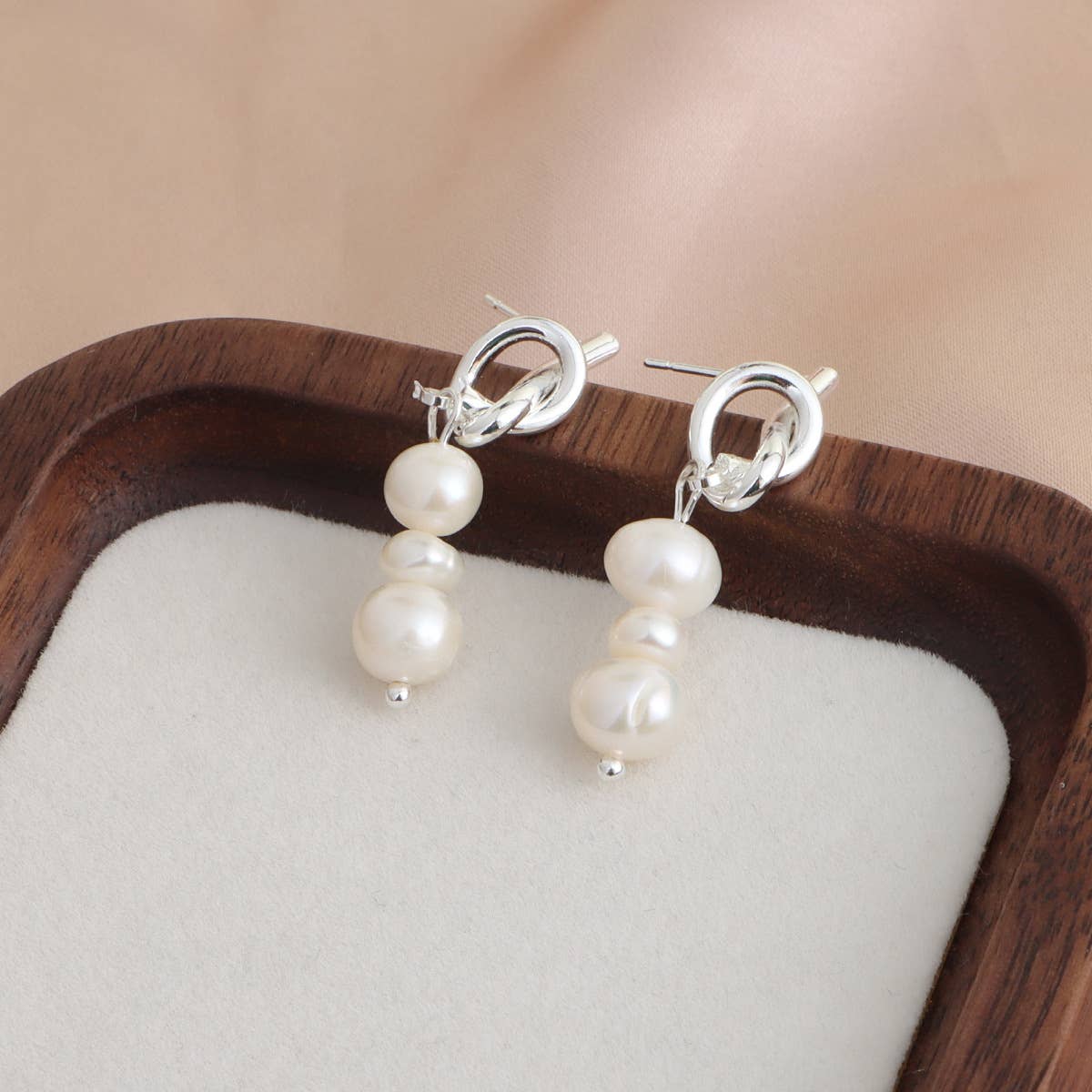 Light luxury freshwater Baroque pearl earrings