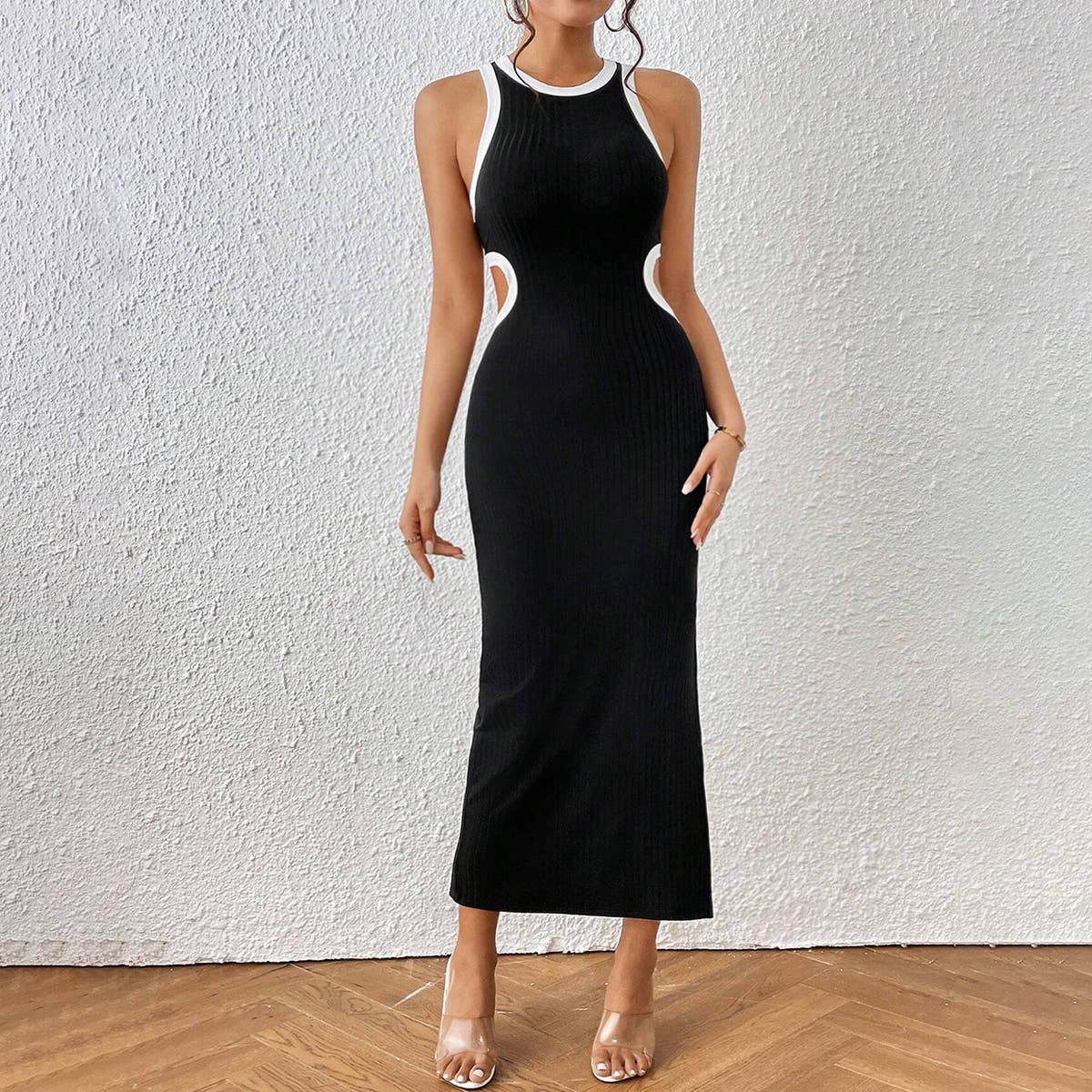 Hollowed-out and slit covers the buttocks dress